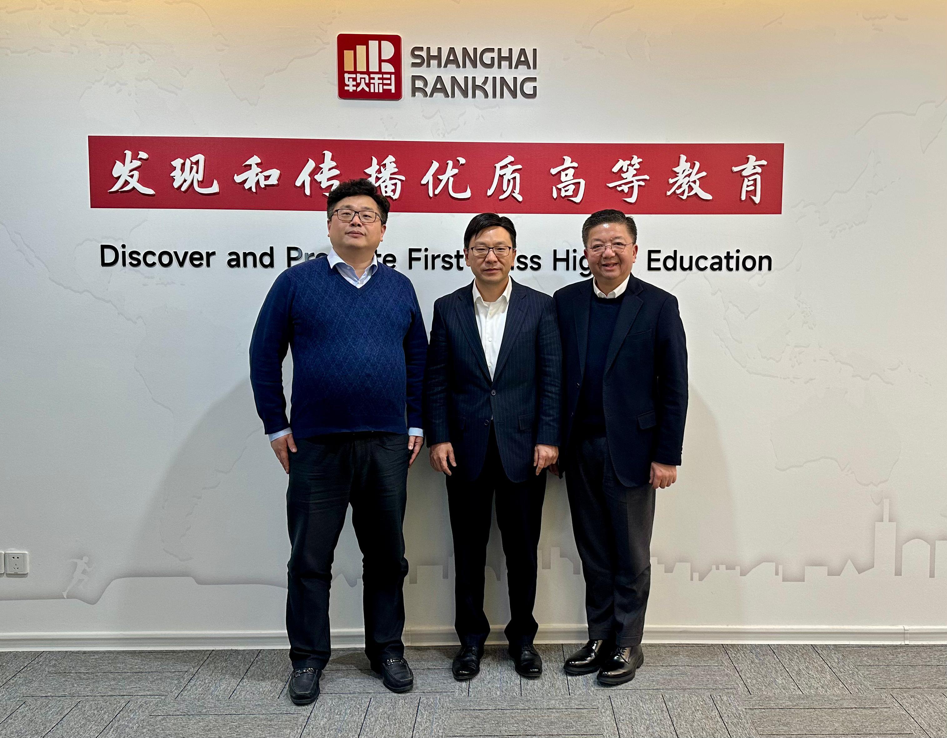 The Secretary for Labour and Welfare, Mr Chris Sun, today (January 12) started his visit to Shanghai. The Director of Hong Kong Talent Engage, Mr Anthony Lau, also joined the visit. Photo shows Mr Sun (centre), accompanied by Mr Lau (right), and the founder of ShanghaiRanking Consultancy, Dr Cheng Ying (left), in his visit this afternoon to learn more about the ranking agency's work for the Shanghai Jiao Tong University Academic Ranking of World Universities.