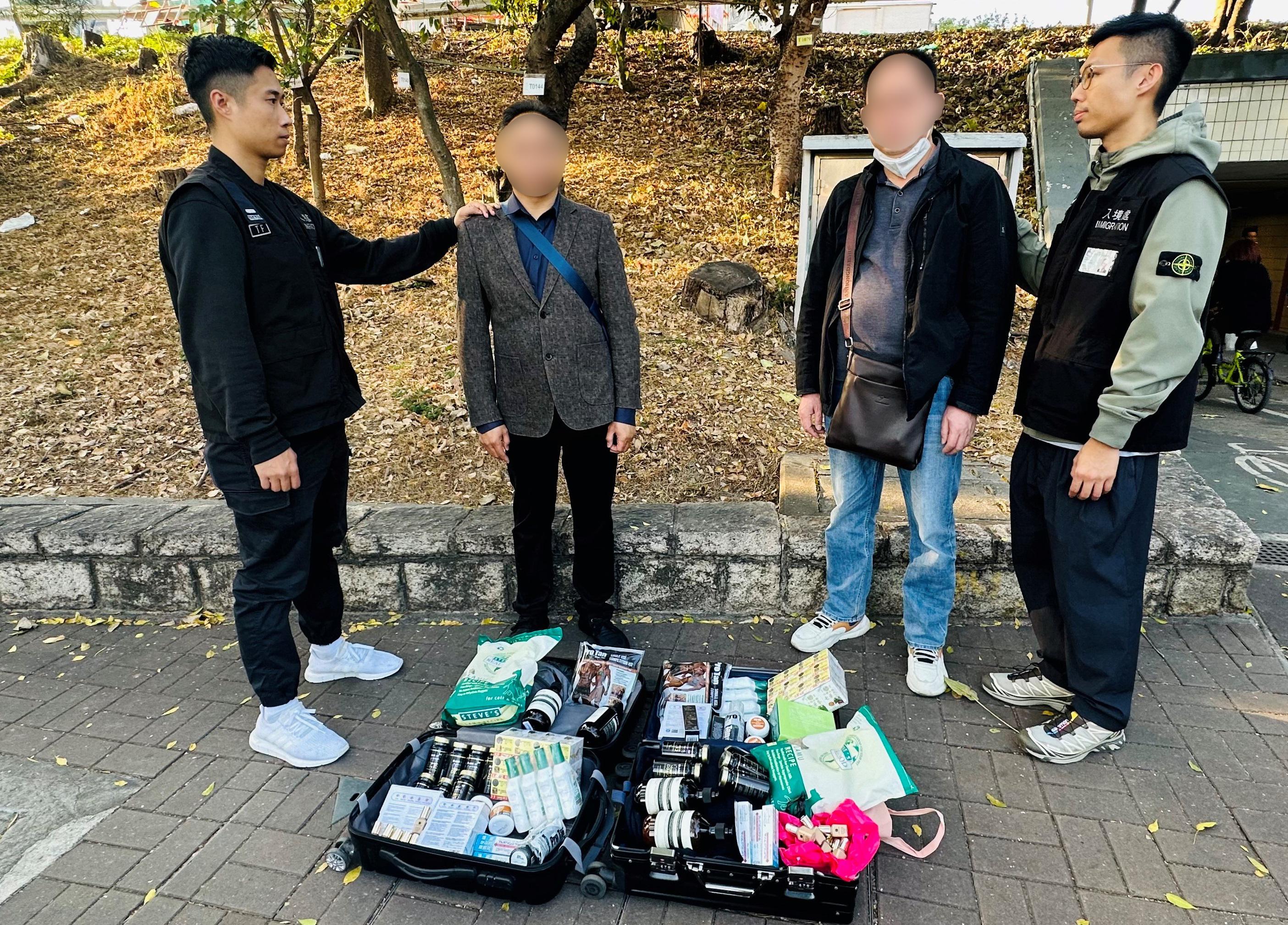 The Immigration Department mounted a series of territory-wide anti-illegal worker operations codenamed "Greenlane", "Lightshadow", "Twilight", a joint operation with the Hong Kong Police Force and Labour Department codenamed "Powerplayer" and joint operations with the Hong Kong Police Force codenamed "Windsand" for four consecutive days from January 8 to yesterday (January 11). Photo shows Mainland visitors involved in suspected parallel trading activities and their goods.