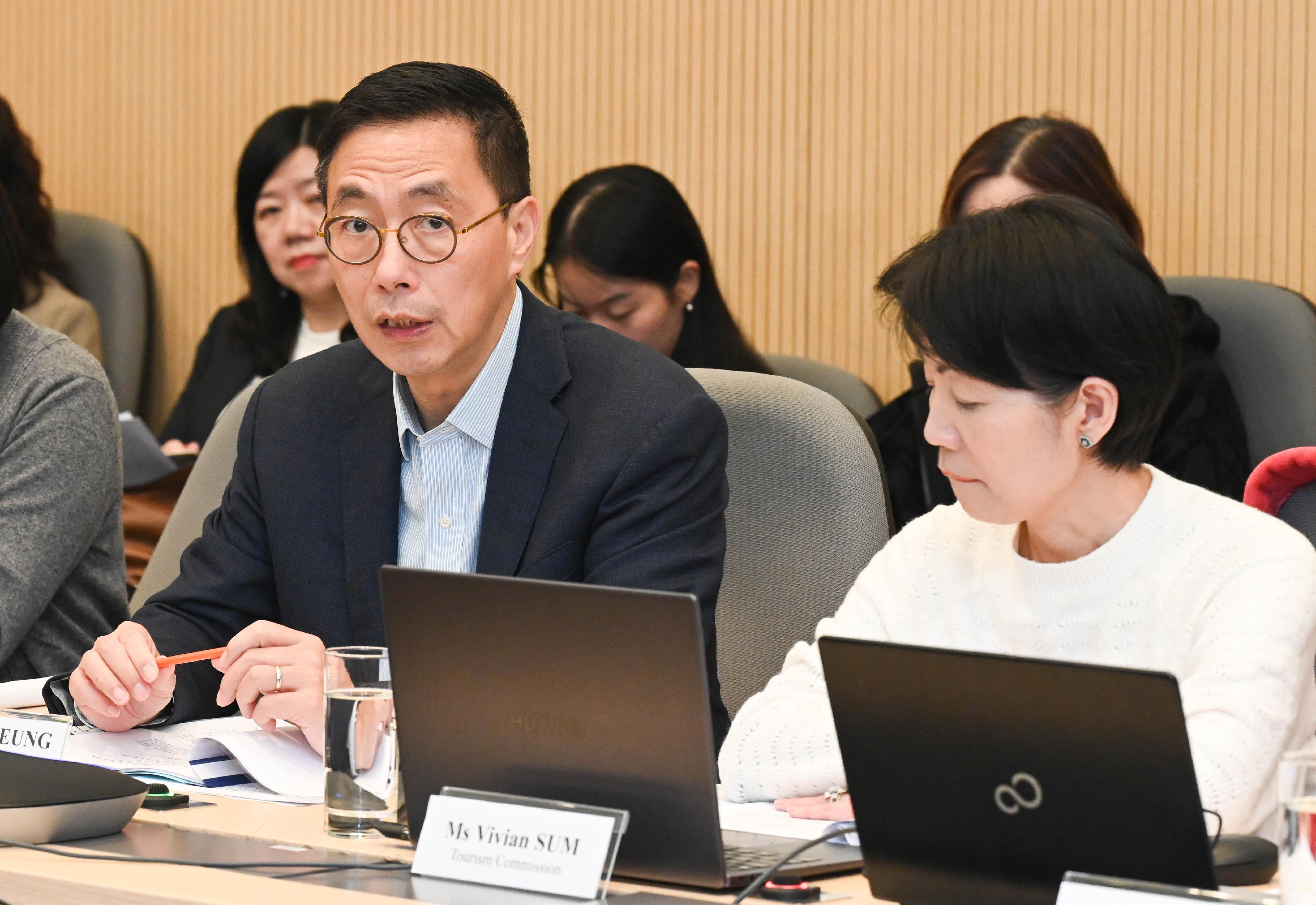 The Secretary for Culture, Sports and Tourism, Mr Kevin Yeung (left), chaired a meeting today (January 15) to co-ordinate preparations for visitor arrivals to Hong Kong during the Chinese New Year Golden Week. Mr Yeung was briefed by representatives of various participating units on their relevant preparation work.