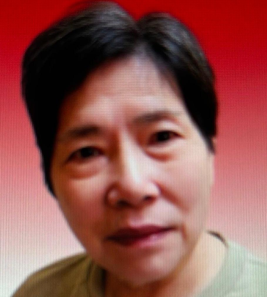 Ling Tsui-ying, aged 71,is about 1.6 metres tall, 60 kilograms in weight and of medium build. She has a round face with yellow complexion and short black hair. She was last seen wearing a yellow jacket, black trousers, pink slippers and carrying a white recycle bag and a black sling bag.