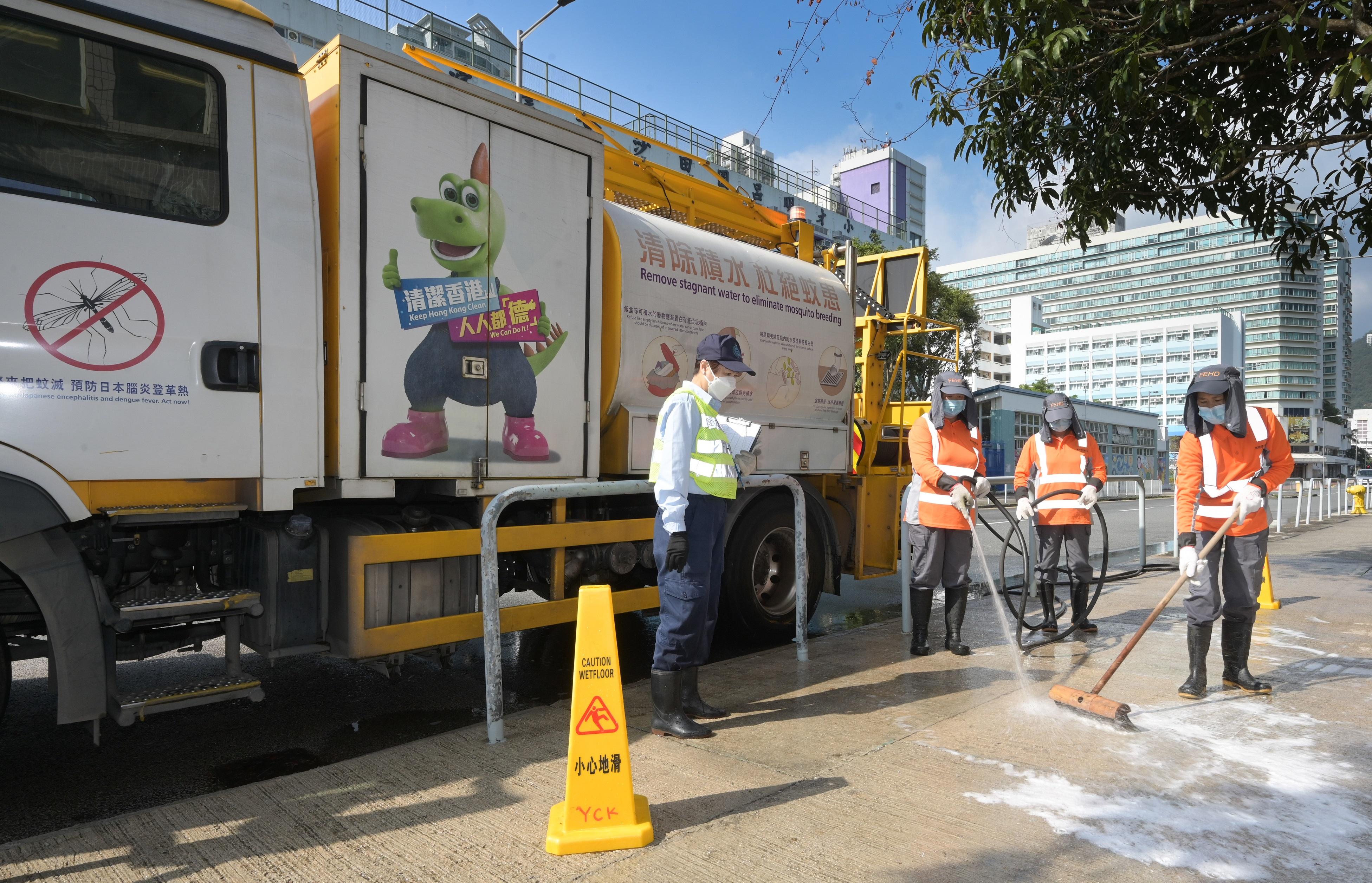 The Food and Environmental Hygiene Department today (January 16) commenced a year-end clean-up campaign across the territory. Cleaning workers are stepping up street cleaning in all districts.
