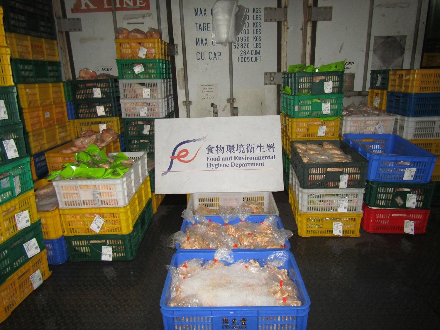 The Food and Environmental Hygiene Department, in the small hours of today (January 16), raided an unlicensed cold store in Ping Che, North District.