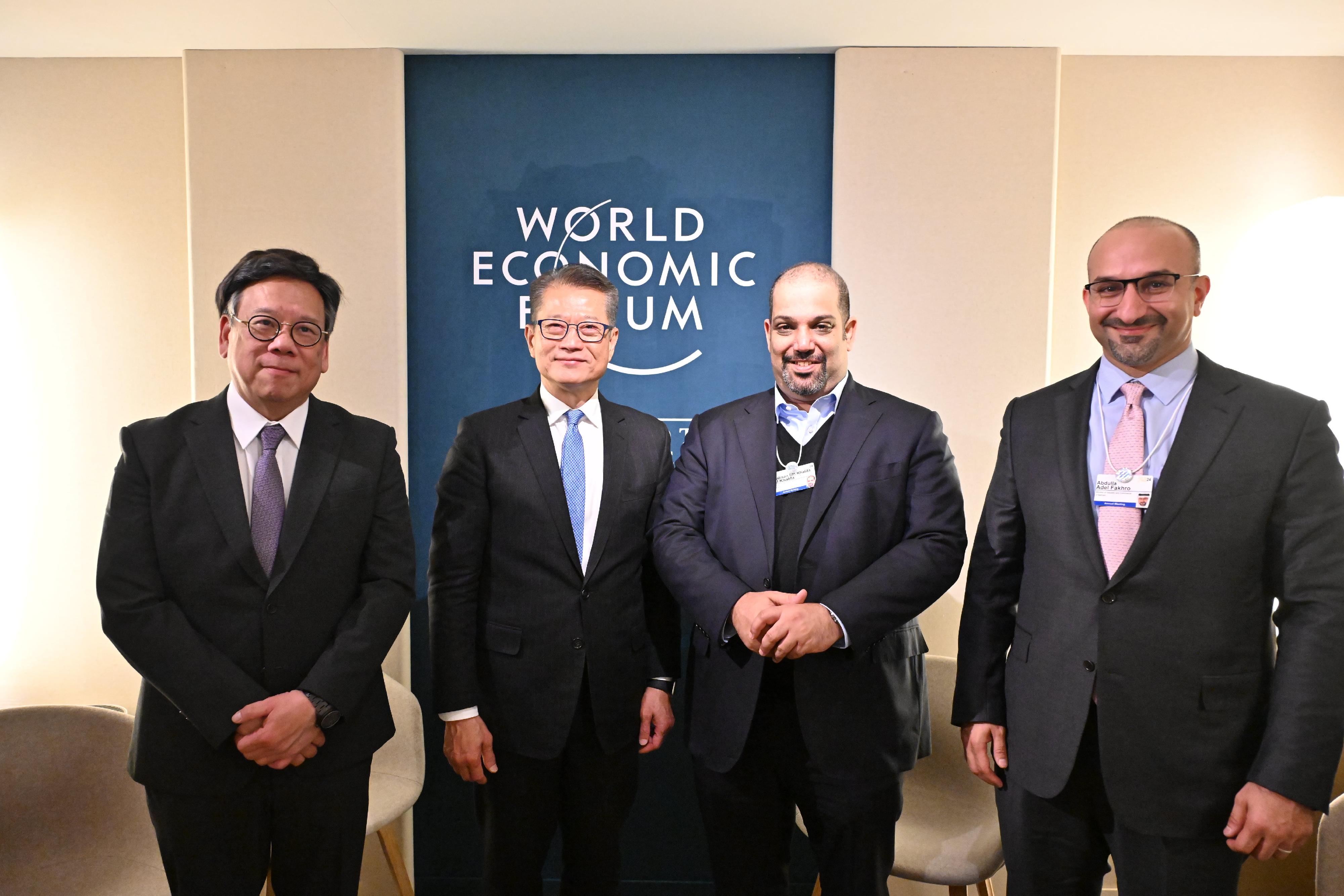 The Financial Secretary, Mr Paul Chan, continued to attend the World Economic Forum Annual Meeting at Davos, Switzerland, yesterday (January 17, Davos time). Photo shows Mr Chan (second left) and the Secretary for Commerce and Economic Development, Mr Algernon Yau (first left), meeting with the Minister of Finance and National Economy of Bahrain, Mr Shaikh Salman bin Khalifa Al Khalifa (second right), and the Minister of Industry and Commerce of Bahrain, Mr Abdulla Adel Fakhro (first right).
