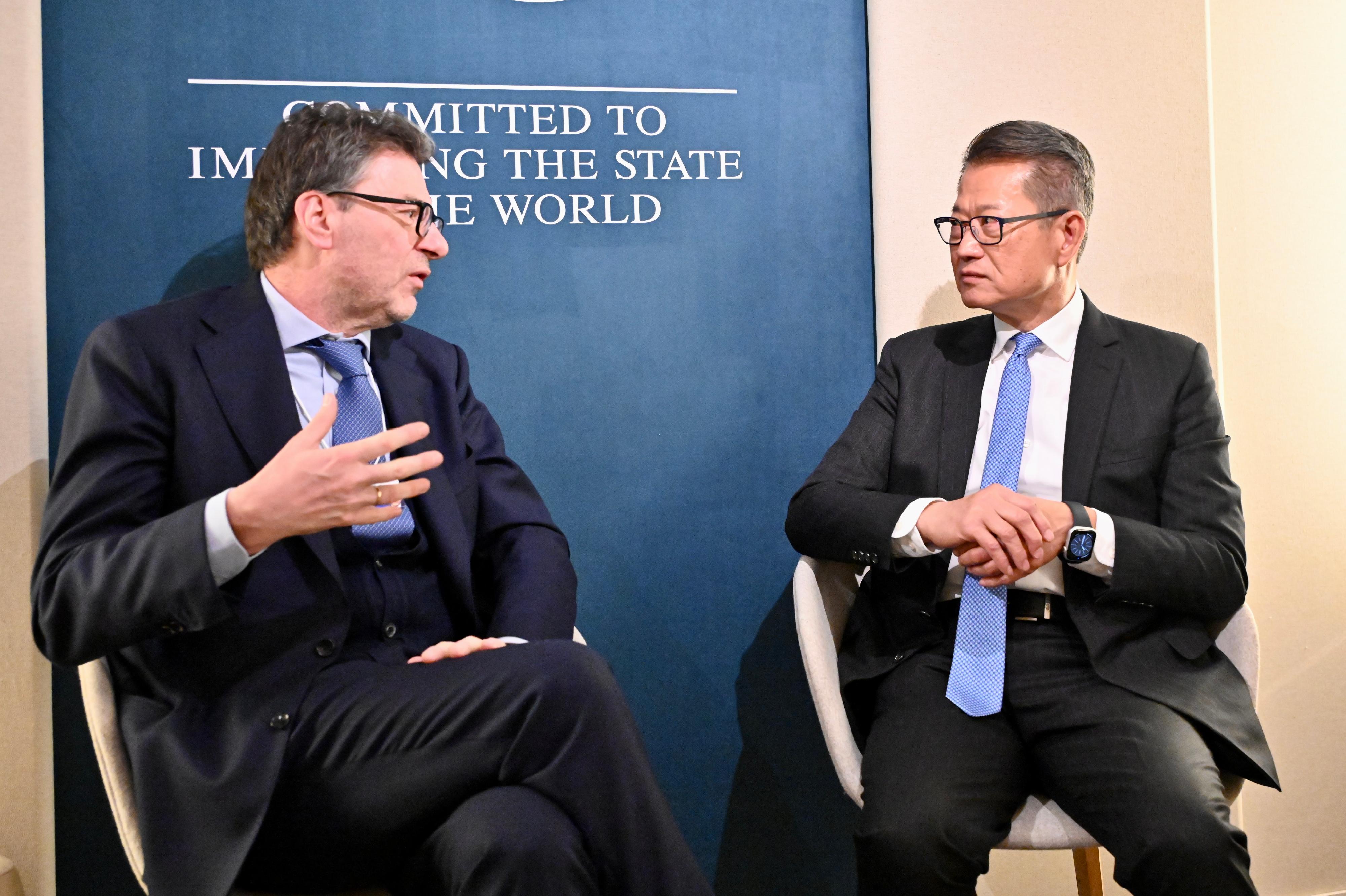 The Financial Secretary, Mr Paul Chan, continued to attend the World Economic Forum Annual Meeting at Davos, Switzerland, yesterday (January 17, Davos time). Photo shows Mr Chan (right) meeting with the Minister of Economy and Finance of Italy, Mr Giancarlo Giorgetti (left).
