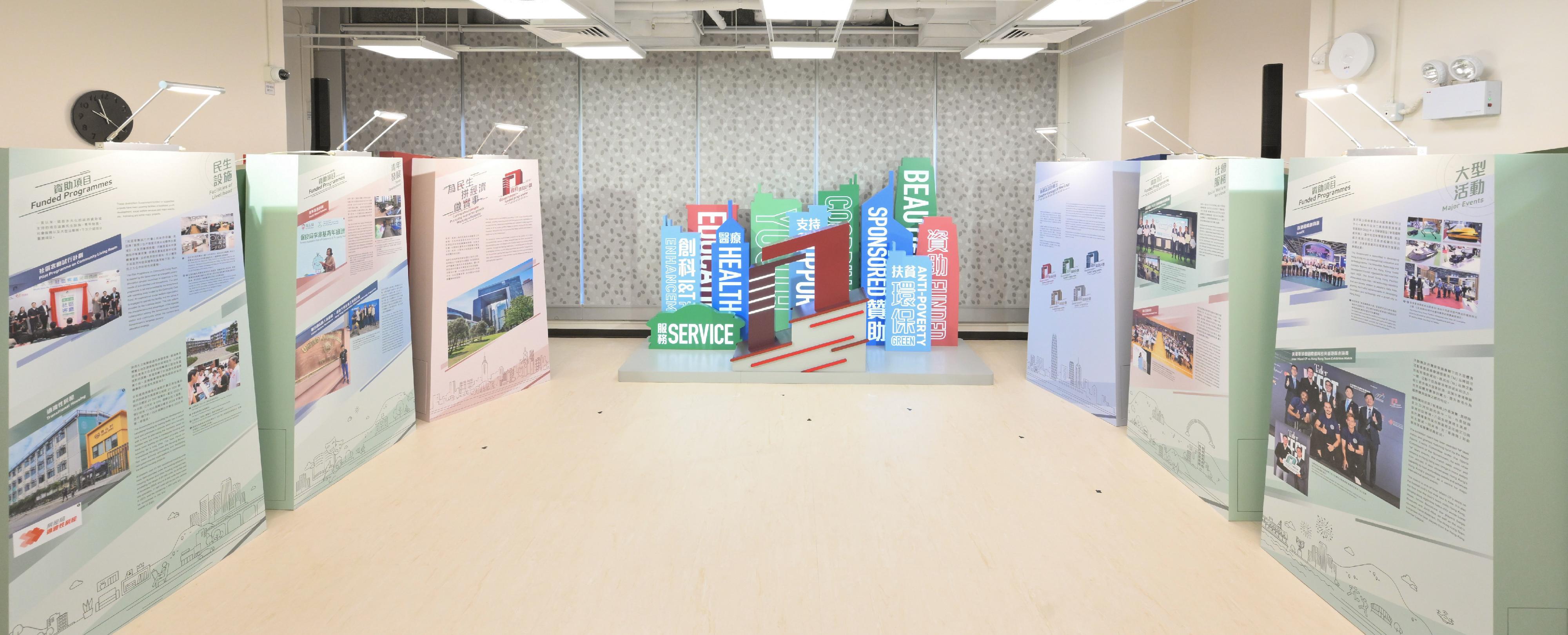 To enhance the publicity of the new promotional logo, the Information Services Department will organise a roving exhibition for staging on Hong Kong Island and in Kowloon and the New Territories from next Monday (January 22) to March 26.
