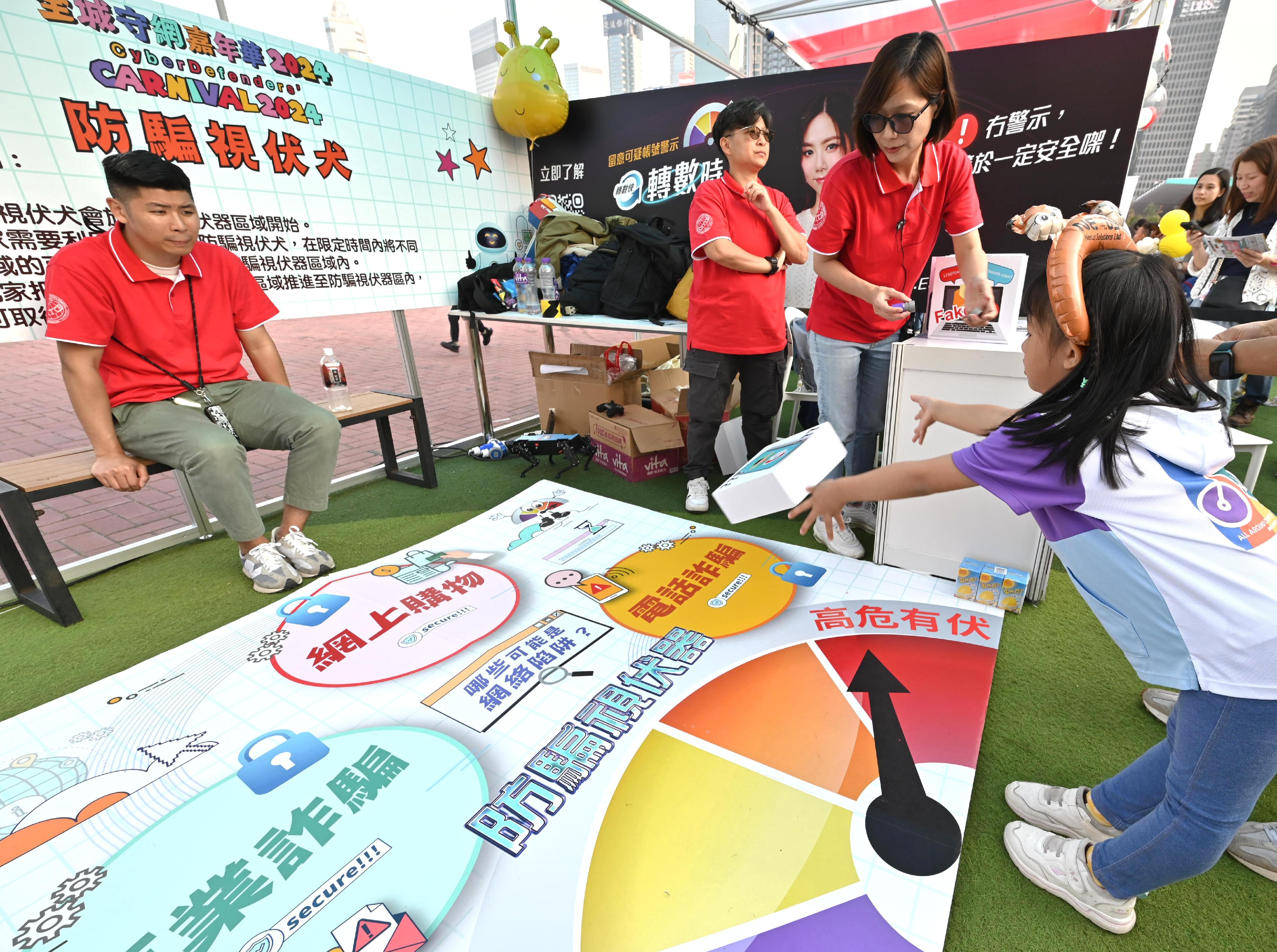The Cyber Security and Technology Crime Bureau of the Hong Kong Police Force held the “CyberDefenders’ Carnival 2024” at HarbourChill, Wan Chai today (January 20). Photos shows members of the public participating in the anti-scam game to learn more about the cyber security.