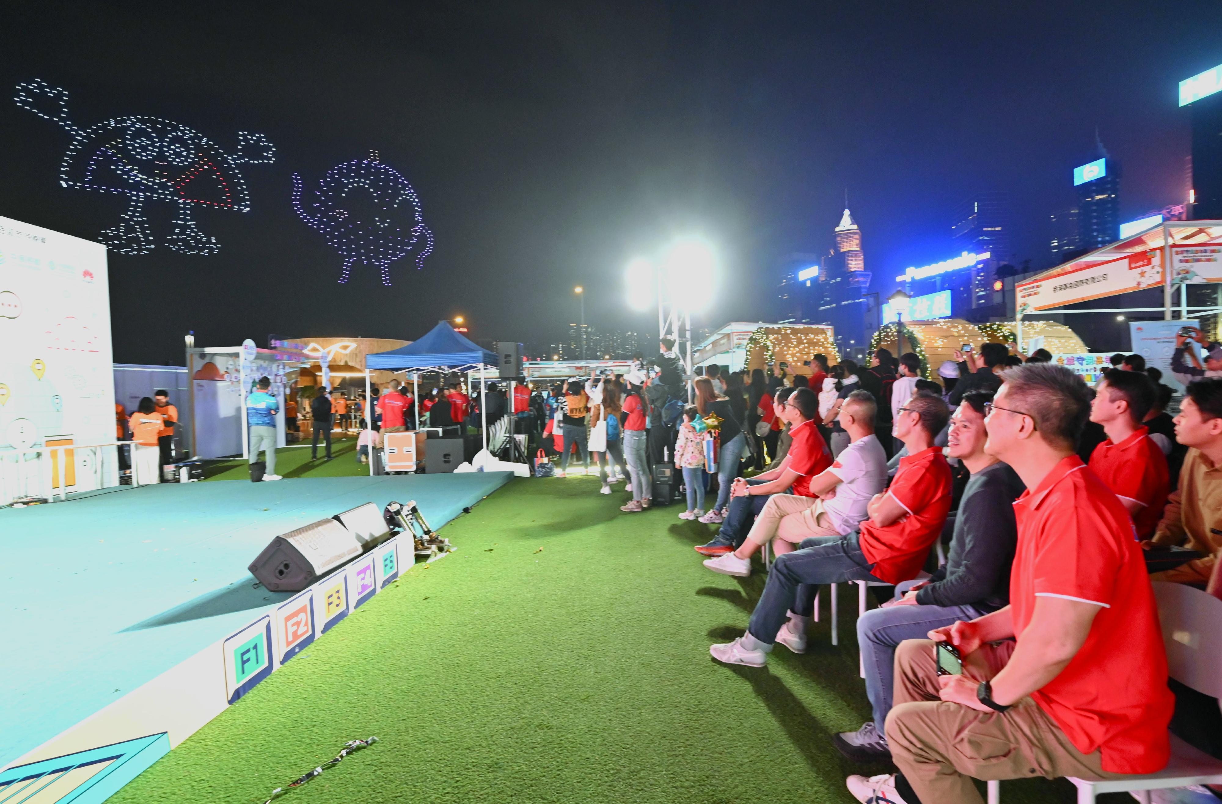 The Cyber Security and Technology Crime Bureau of the Hong Kong Police Force held the “CyberDefenders’ Carnival 2024” at HarbourChill, Wan Chai today (January 20). Photos shows a drone show lighting up the sky, in which 800 drones presenting a story based on the theme of cybersecurity to promote the message on fraud prevention.