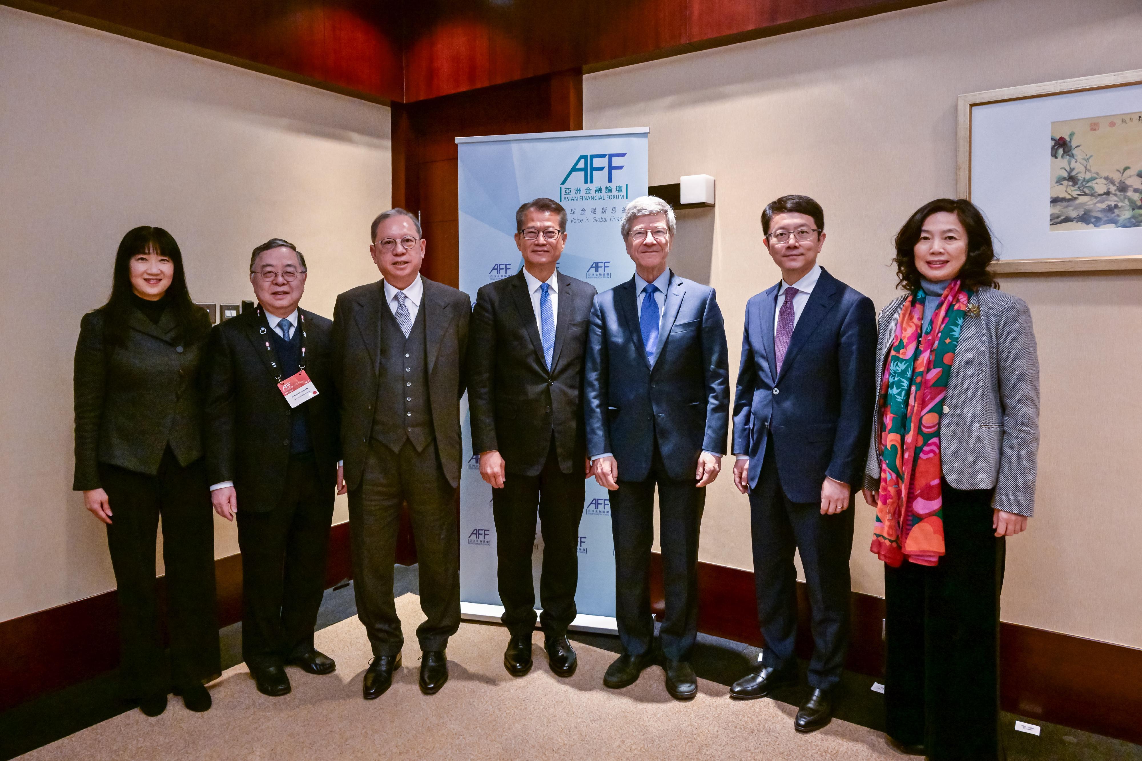 The Financial Secretary, Mr Paul Chan, attended the Asian Financial Forum Keynote Luncheon today (January 24).  Photo shows Mr Chan (centre); the President of the UN Sustainable Development Solutions Network, Professor Jeffrey Sachs (third right); the Chair of Hang Lung Properties Limited, Mr Ronnie Chan (second left); the President, Chief Financial Officer and Member of the Management Committee of China International Capital Corporation Limited, Mr Wu Bo (second right); the Chairman of the Hong Kong Trade Development Council, Dr Peter Lam (third left), and other guests at the luncheon. 