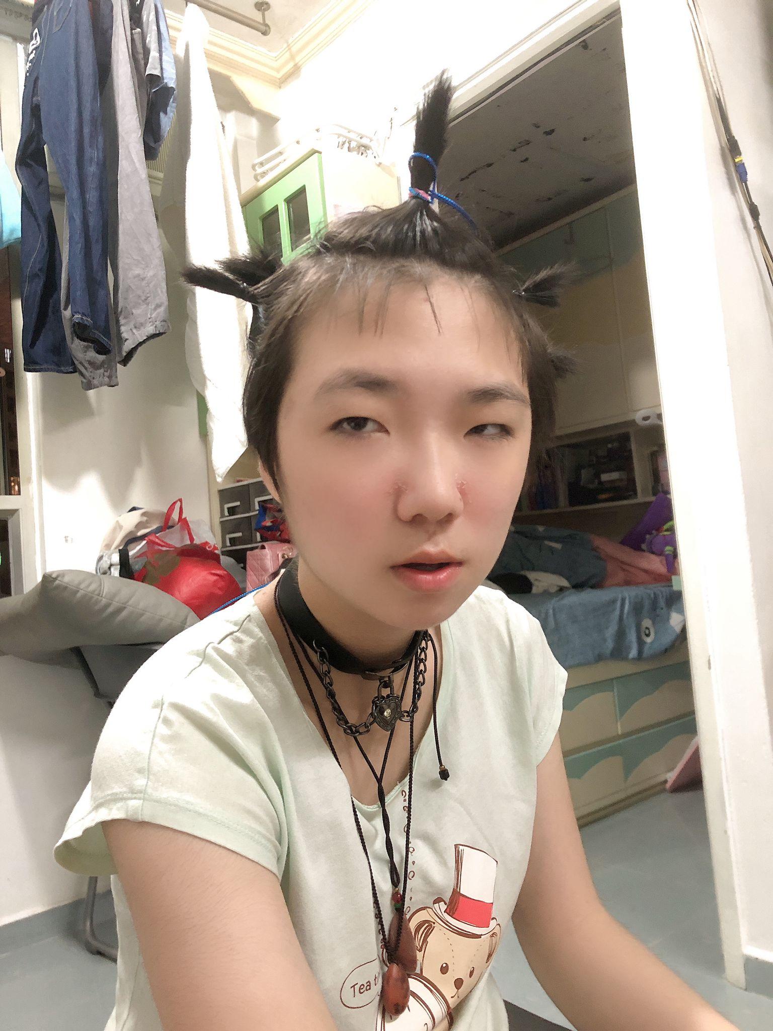 Wong Hoi-ying, Fiona, aged 19, is about 1.47 metres tall, 39 kilograms in weight and of thin build. She has a round face with yellow complexion and long black hair. She was last seen wearing a black jacket, black trousers and white sports shoes.