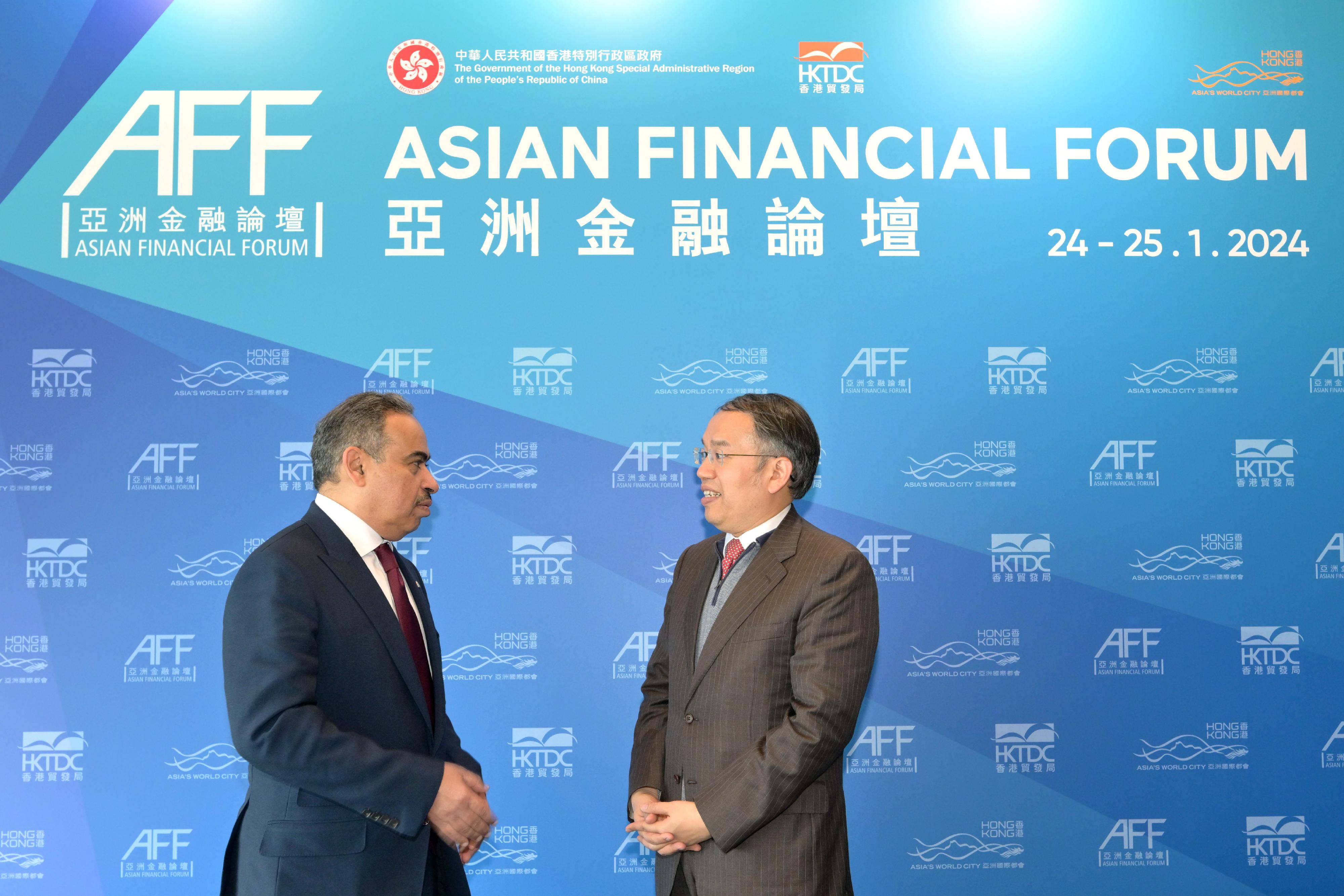 The Secretary for Financial Services and the Treasury, Mr Christopher Hui, today (January 24) held bilateral meetings with overseas senior officials and representatives from the European Commission on the sidelines of the Asian Financial Forum. Photo shows Mr Hui (right) meeting with the Minister of Finance of Qatar, Mr Ali bin Ahmed Al-Kuwari (left).