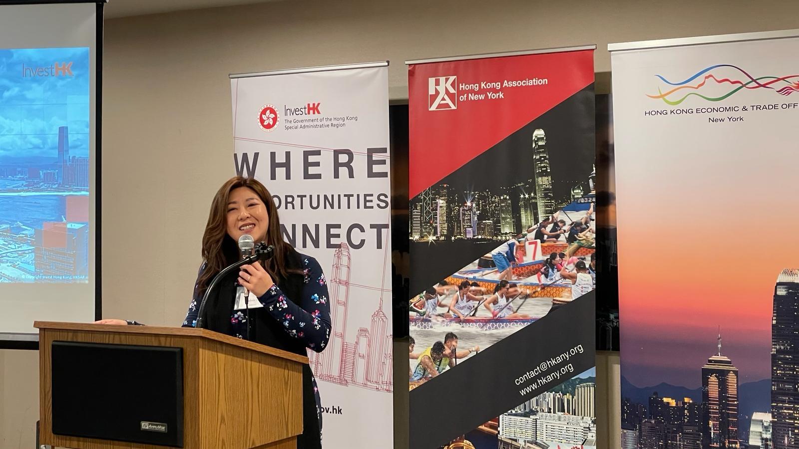 The Hong Kong Economic and Trade Office, New York (HKETONY) and the Invest Hong Kong joined hands to promote business opportunities in Hong Kong at a holiday reception held in New York on January 24 (New York time). In her welcome remarks, the Director of HKETONY, Ms Maisie Ho, gave the guests an update on the latest economic situation and developments in Hong Kong.