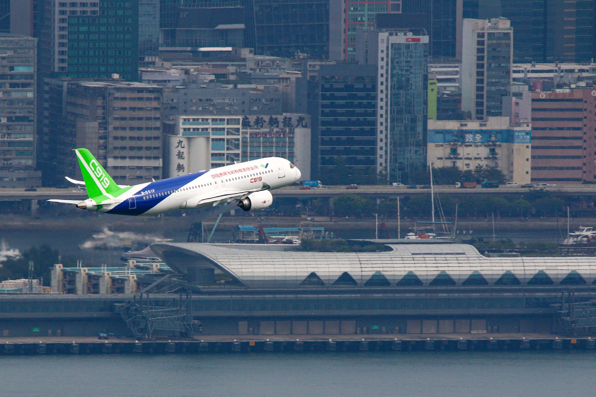 由運輸及物流局和香港機場管理局合辦的「C919飛機香港飛行演示」攝影比賽的結果今日（一月二十六日）公布。圖示攝影比賽季軍作品。