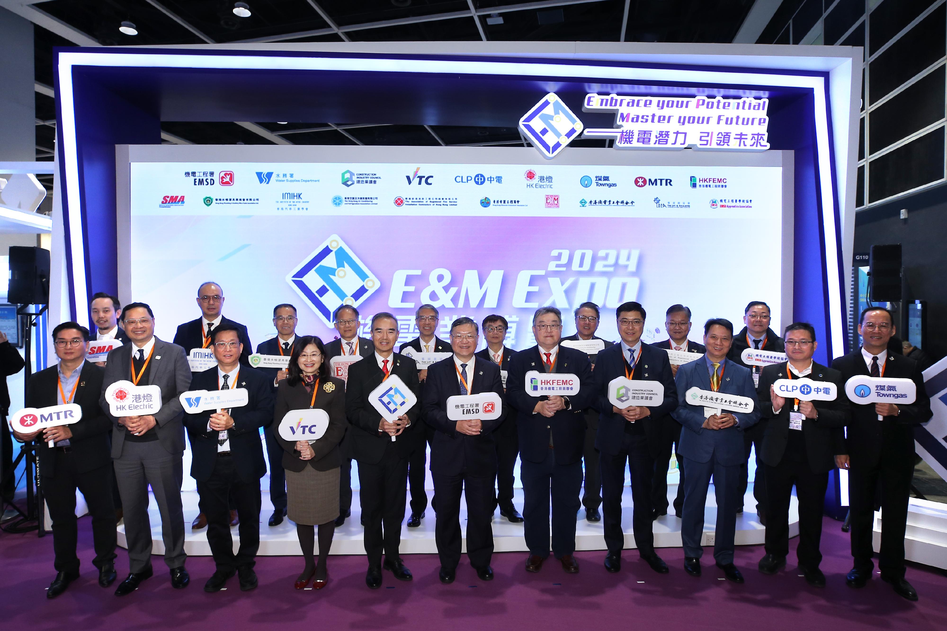 Co-organised by the Electrical and Mechanical Services Department and the Hong Kong Electrical and Mechanical Trade Promotion Working Group, the Electrical and Mechanical Expo 2024 is being held until January 28. The Director of Electrical and Mechanical Services, Mr Eric Pang (front row, centre), the Chairman of the Hong Kong Federation of Electrical and Mechanical Contractors Limited, Mr Antonio Chan (front row, fifth left), and other representatives of the Working Group officiated at the opening ceremony today (January 26).