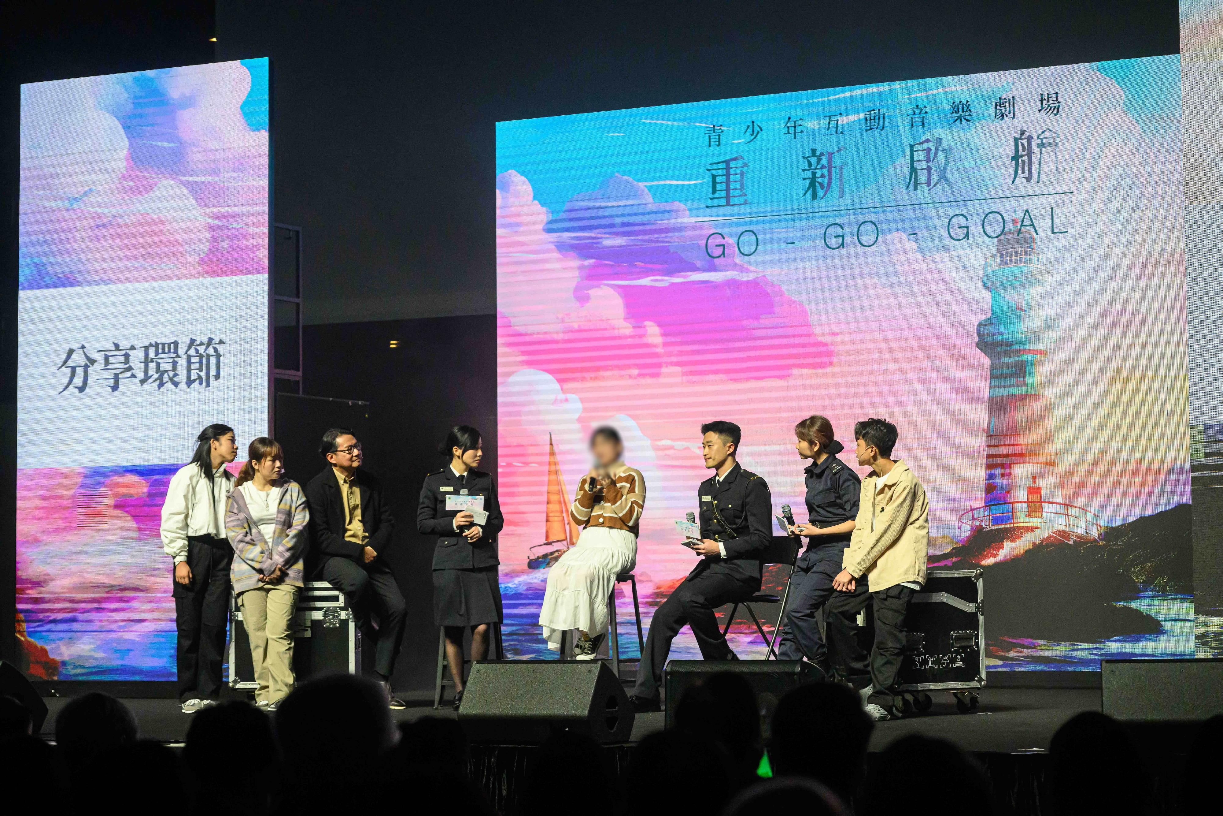 The Correctional Services Department and the Chinese Manufacturers' Association of Hong Kong jointly organised a youth musical drama, "Life Revitalisation Go Go Goal!", at Queen Elizabeth Stadium today (January 26) to promote law-abiding and rehabilitation messages. Photo shows a rehabilitated person talking about the heavy price she had paid for committing crime and sharing her journey of rehabilitation with the support of correctional officers and society.