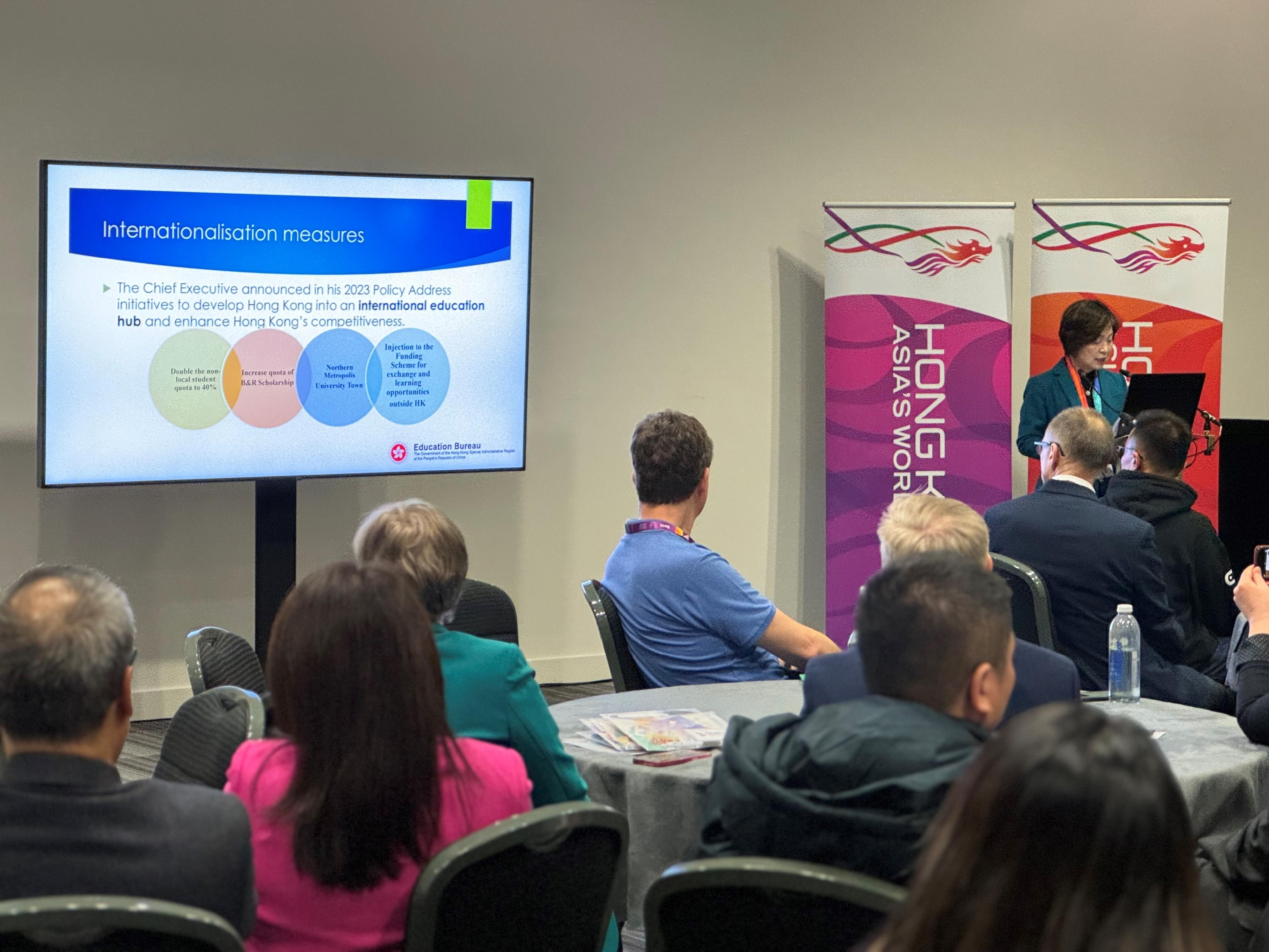 The Secretary for Education, Dr Choi Yuk-lin, spoke in a panel discussion at the British Educational Training and Technology Show by invitation in London, the United Kingdom, on January 25 (London time).