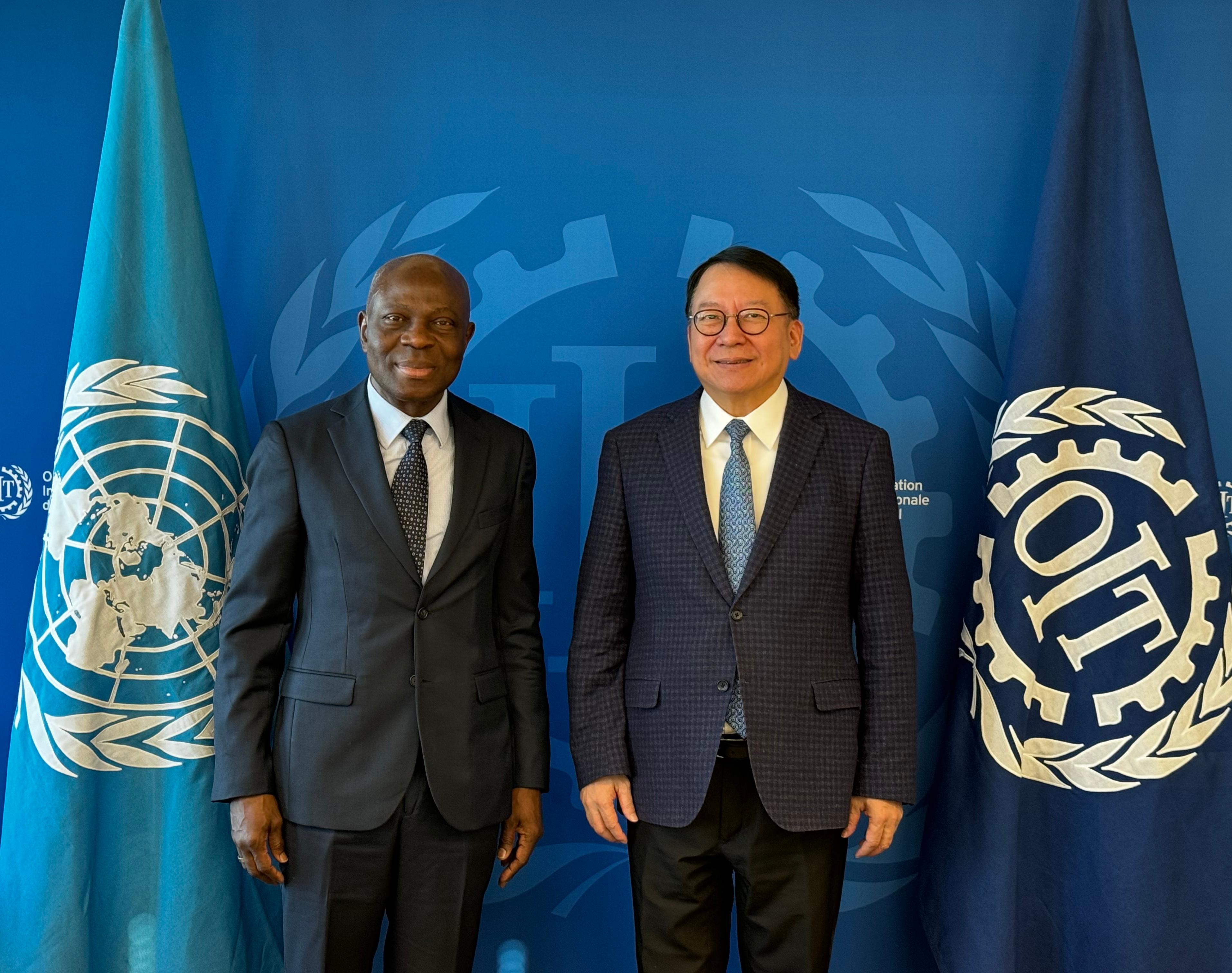 The Chief Secretary for Administration, Mr Chan Kwok-ki, visits the International Labour Organization to meet with the Director-General, Mr Gilbert F Houngbo, during his stay in Switzerland on January 25 (Geneva time). Picture shows Mr Chan (right) and Mr Houngbo (left). 
