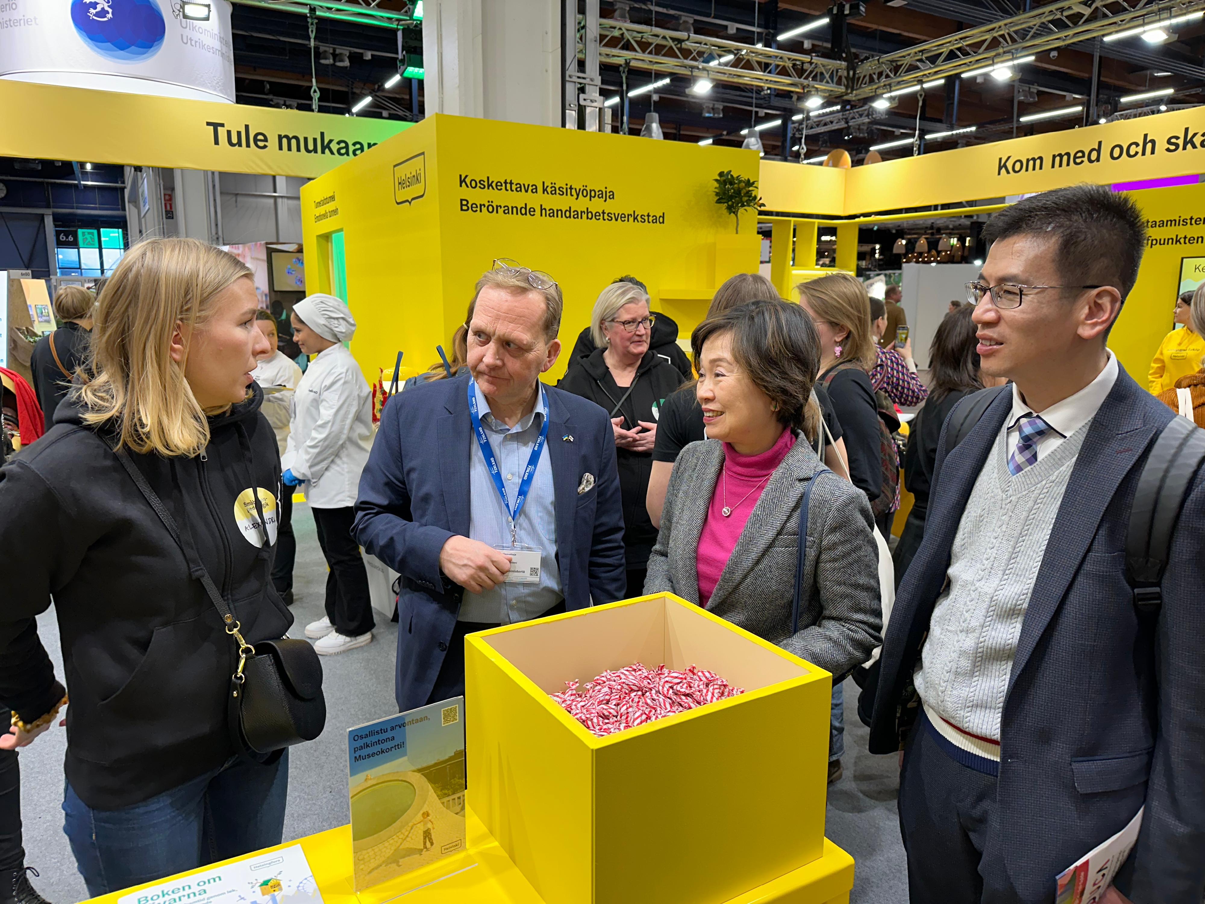 The Secretary for Education, Dr Choi Yuk-lin (second right), and the Director-General of the Hong Kong Economic and Trade Office, London, Mr Gilford Law (first right), toured the Educa, an education exhibition, in Helsinki, Finland, on January 26 (Helsinki time).