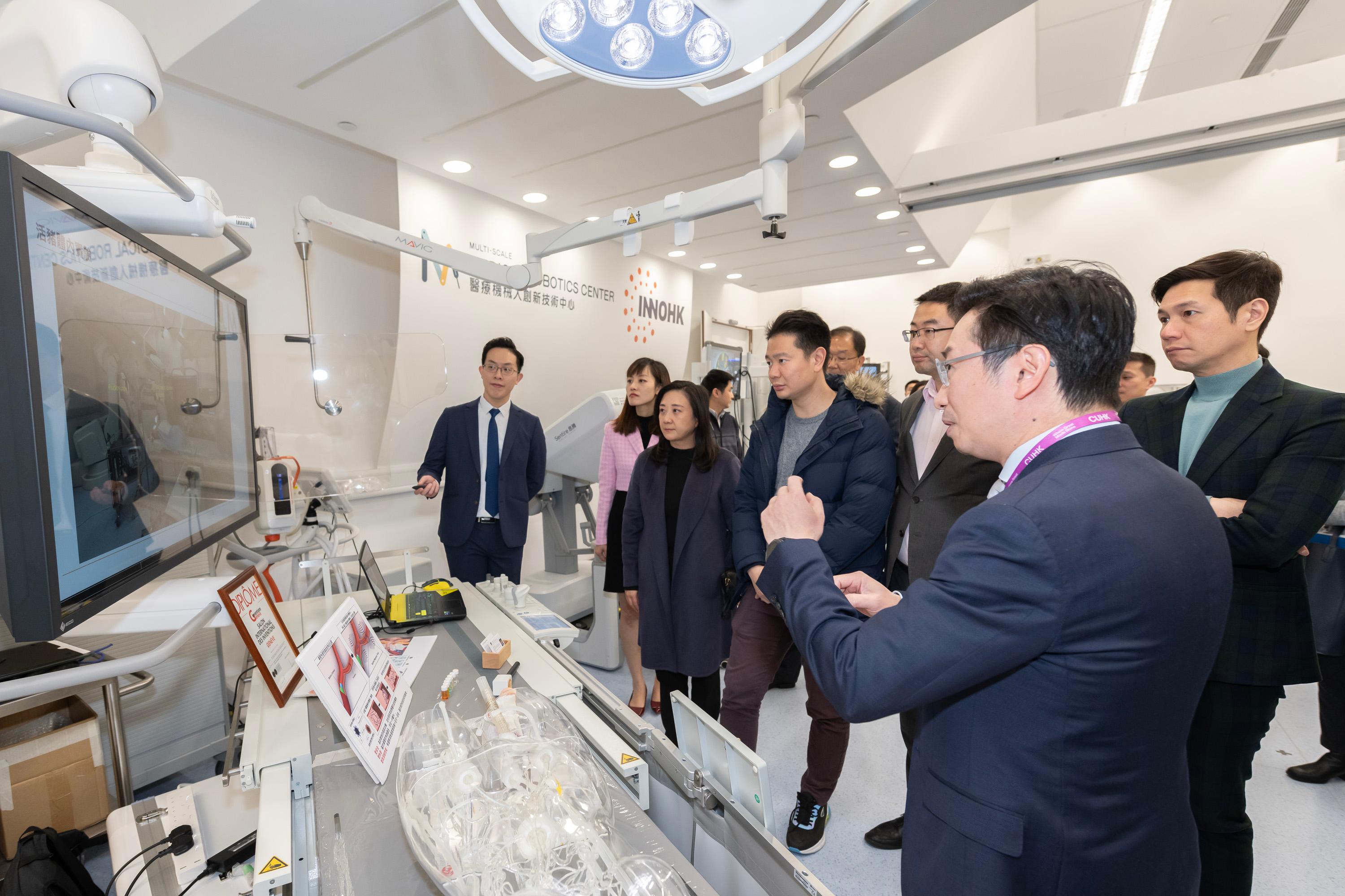 The Legislative Council Subcommittee on Matters Relating to the Promotion of New Industrialization visited the InnoHK Research Clusters today (January 29). Photo shows Members learning about the application of medical robotics technologies.
