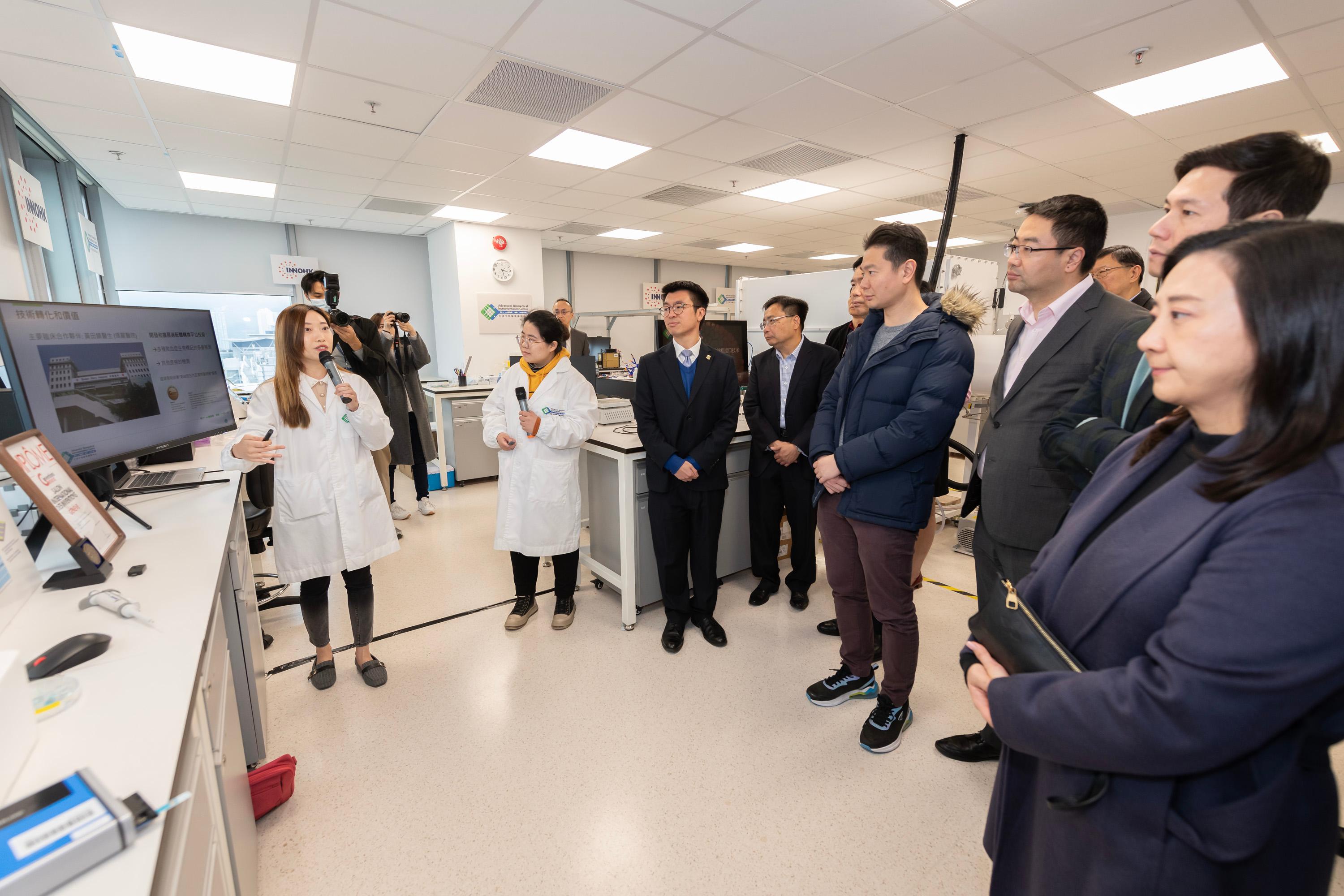 The Legislative Council Subcommittee on Matters Relating to the Promotion of New Industrialization visited the InnoHK Research Clusters today (January 29). Photo shows Members exchanging views with researchers.