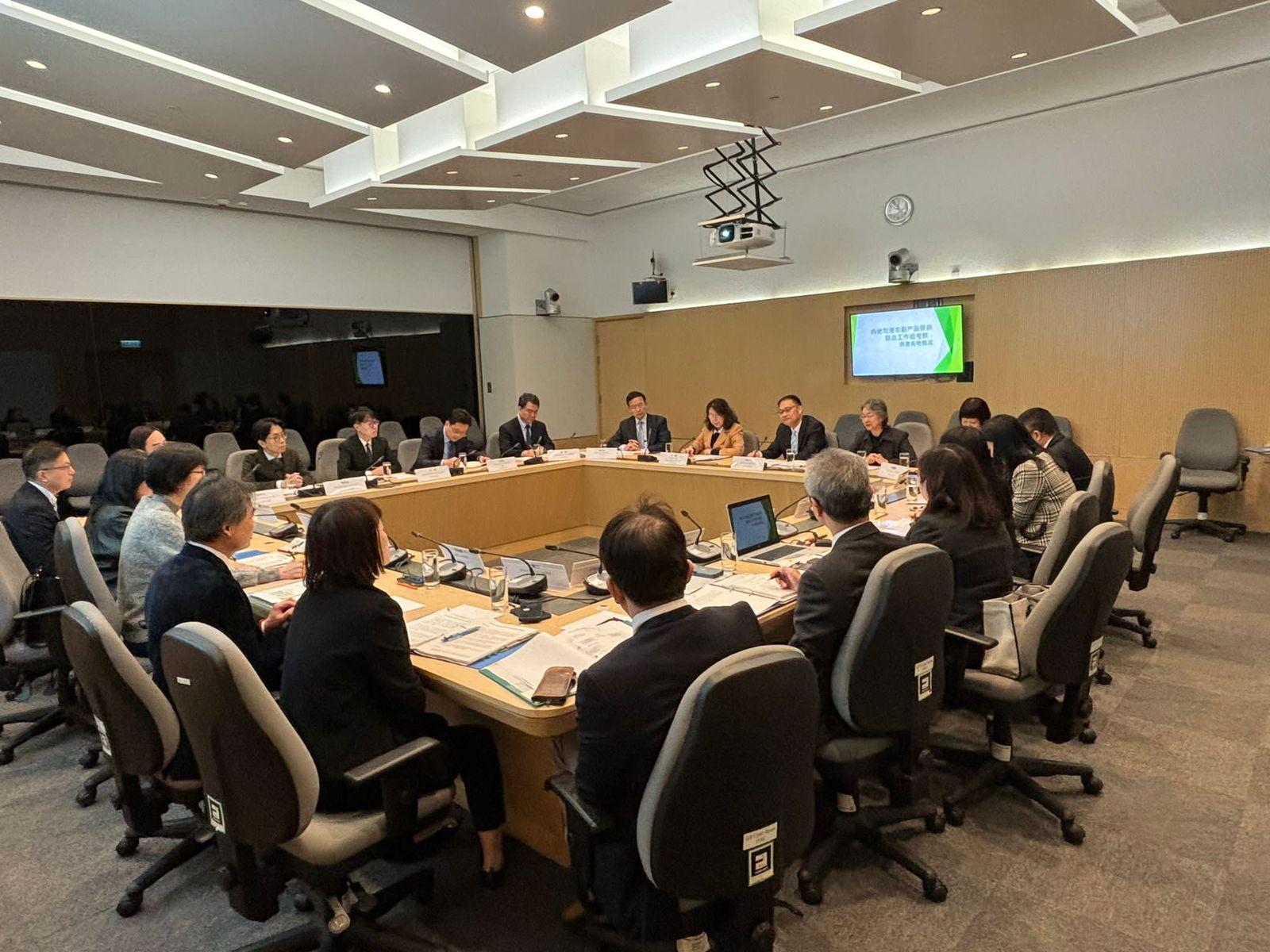 A Mainland delegation, which was tasked to ensure stable supply and safety of agricultural products to Hong Kong during the Chinese New Year, met with officials from the Government of the Hong Kong Special Administrative Region today (January 30) to exchange views on the supply and safety of food to Hong Kong.