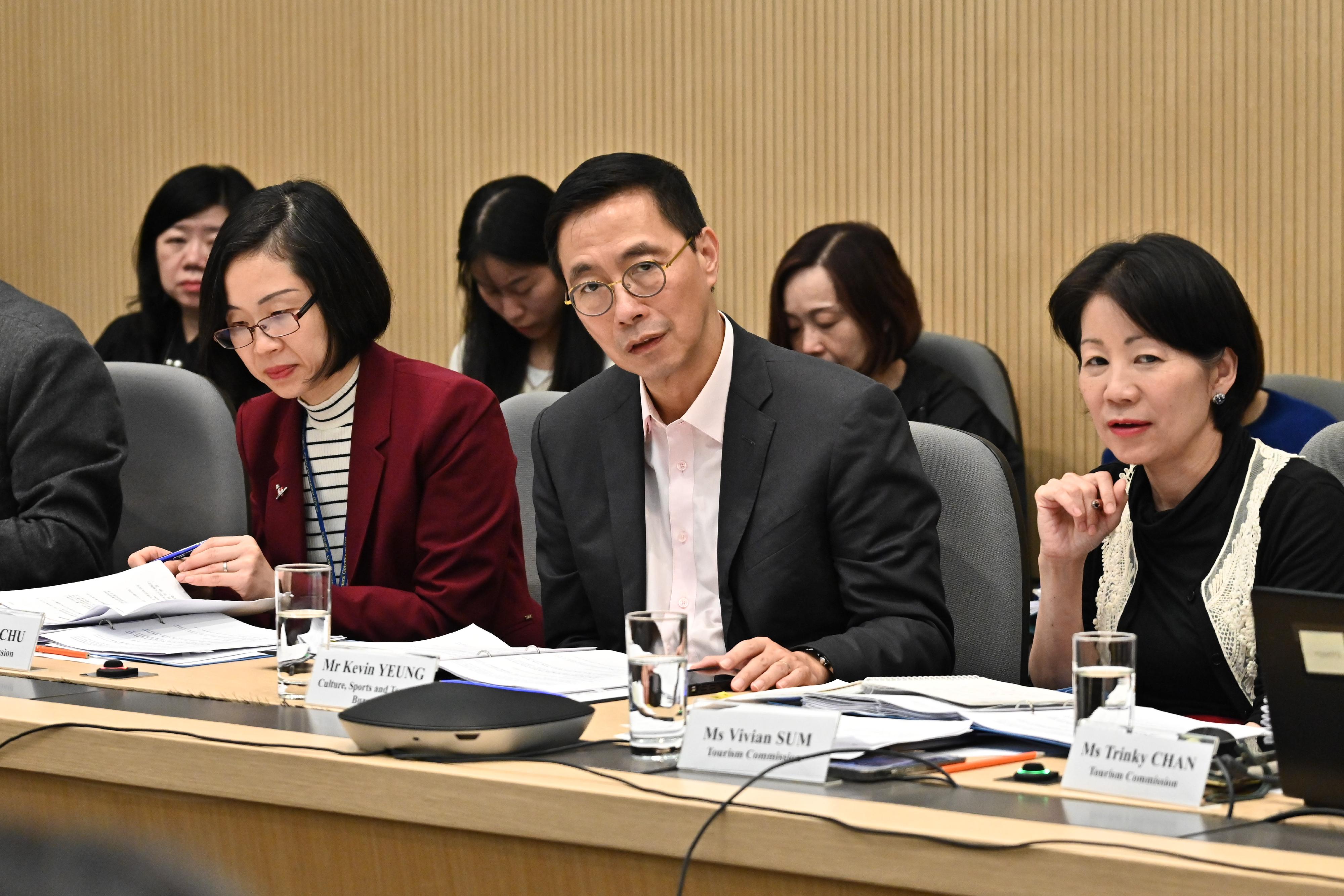 The Secretary for Culture, Sports and Tourism, Mr Kevin Yeung (centre), chairs a meeting today (February 1) to co-ordinate preparation for visitor arrivals to Hong Kong during Chinese New Year Golden Week of the Mainland, and is briefed by representatives of various participating units on their relevant preparation work.