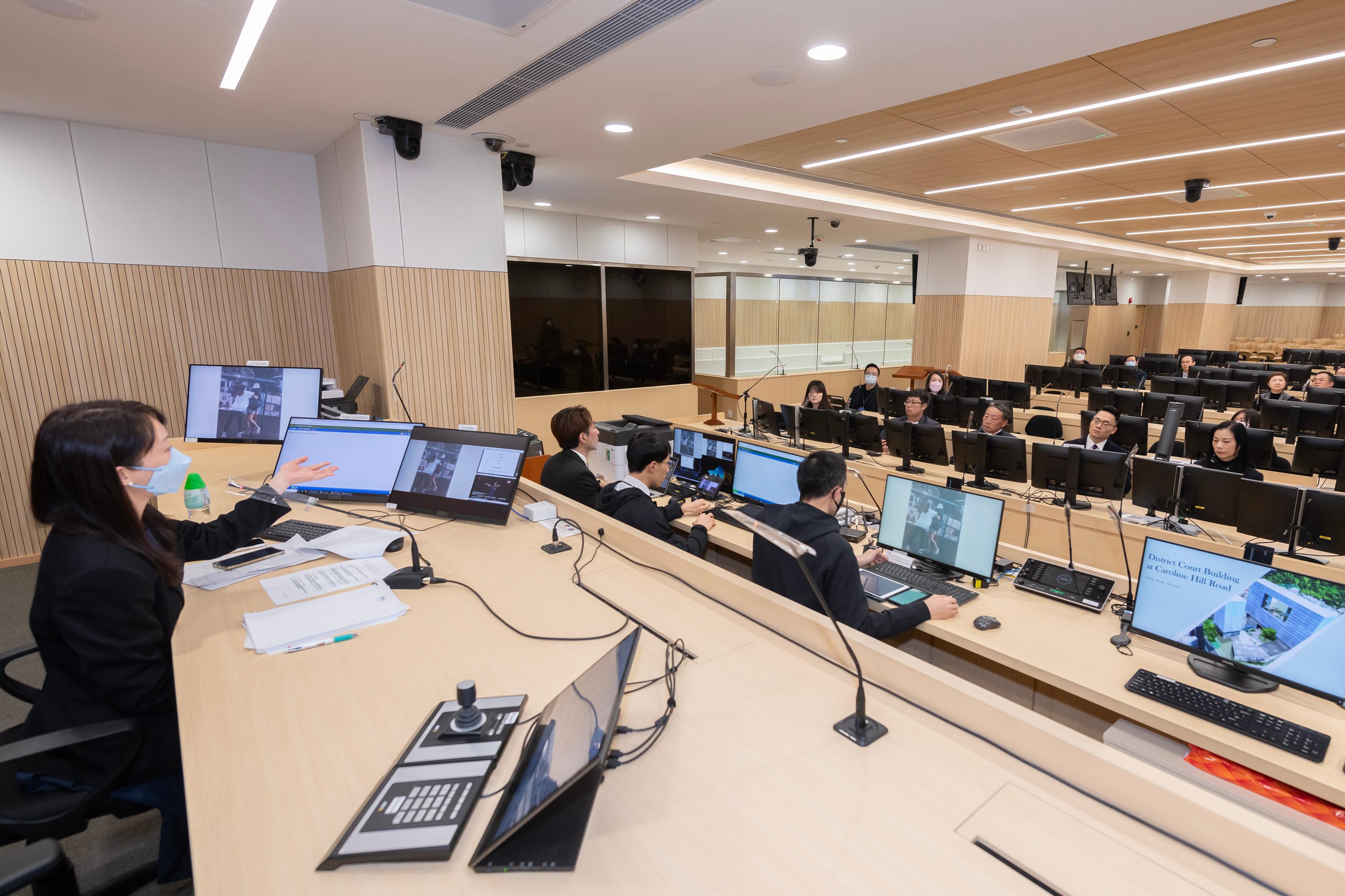 LegCo Panel on Administration of Justice and Legal Services visits the New Mega Courtroom at the Wanchai Law Courts Building today (February 2). Photo shows LegCo Members observing a demonstration on the use of courtroom technology.
