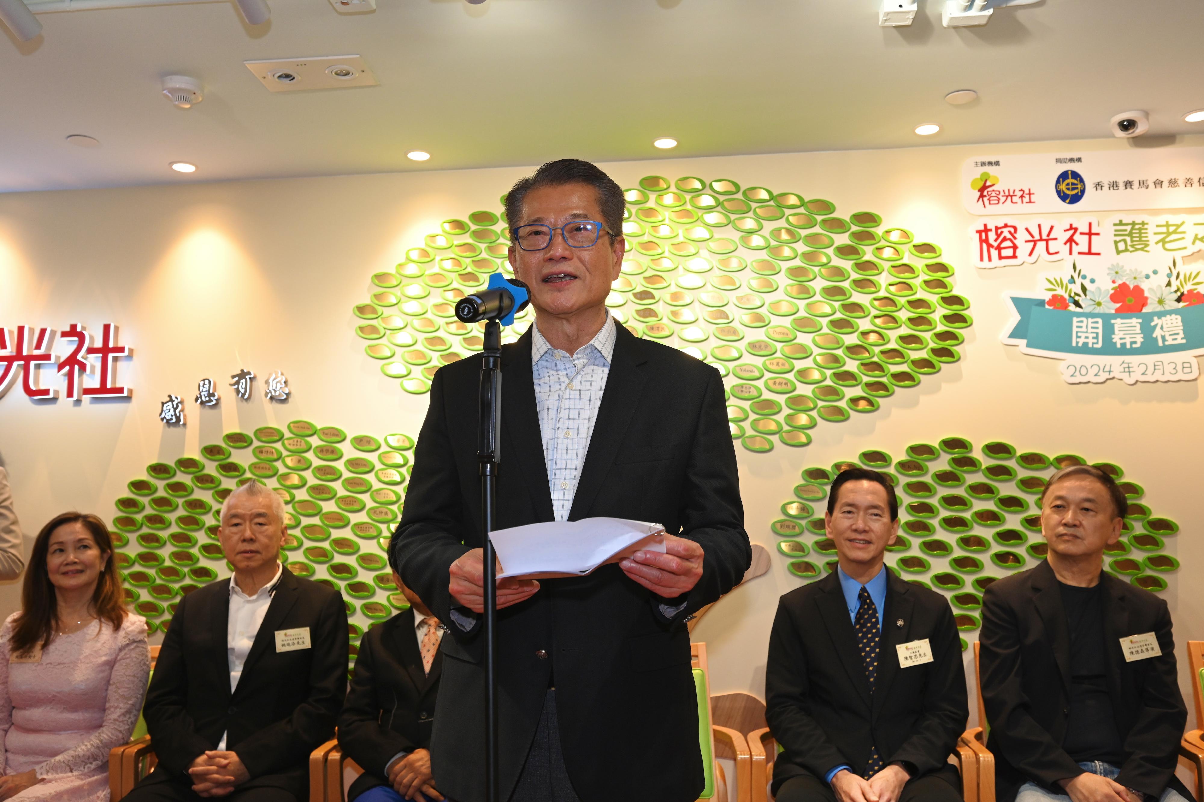 財政司司長陳茂波今日（二月三日）在榕光社護老之家開幕禮致辭。