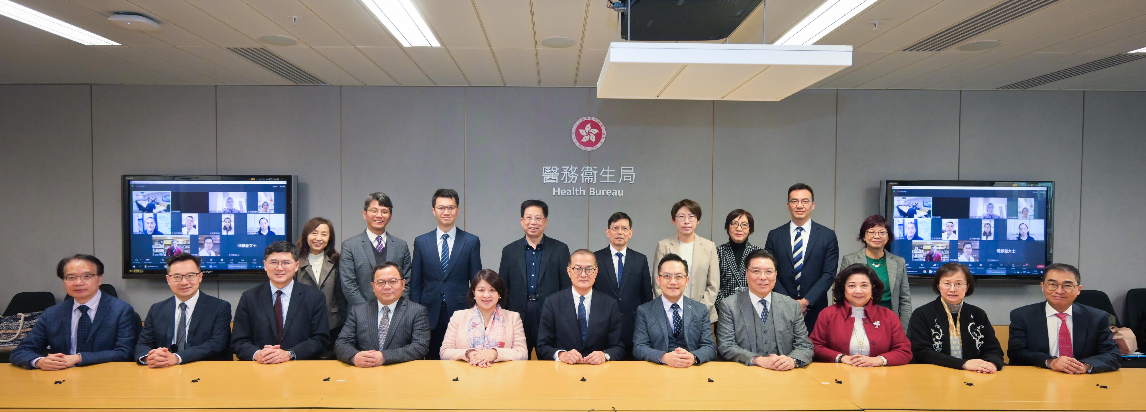 The Secretary for Health, Professor Lo Chung-mau, chaired the 14th meeting of the Chinese Medicine Development Committee today (February 7). Photo shows Professor Lo (front row, centre); the Under Secretary for Health, Dr Libby Lee (front row, fifth left); the Director of Health, Dr Ronald Lam (front row, fifth right); the Project Director of the Chinese Medicine Hospital Project Office, Dr Cheung Wai-lun (front row, first left); the Chief Executive of the Hospital Authority, Dr Tony Ko (front row, third left), and other attending representatives of the relevant government departments and organisations.