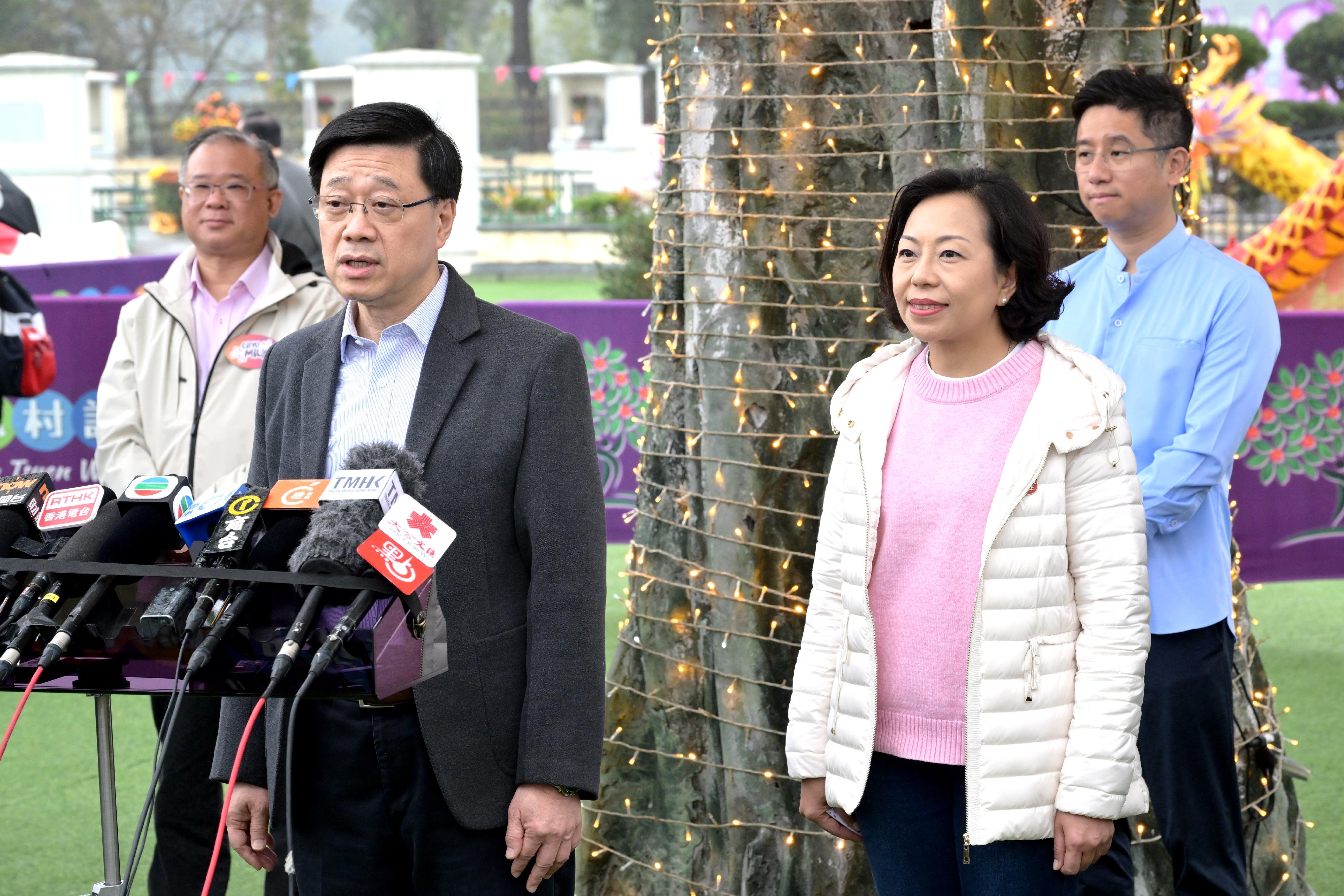 The Chief Executive, Mr John Lee (third right), accompanied by the Secretary for Home and Youth Affairs, Miss Alice Mak (second right), meets the media after visiting Tai Po today (February 7).
