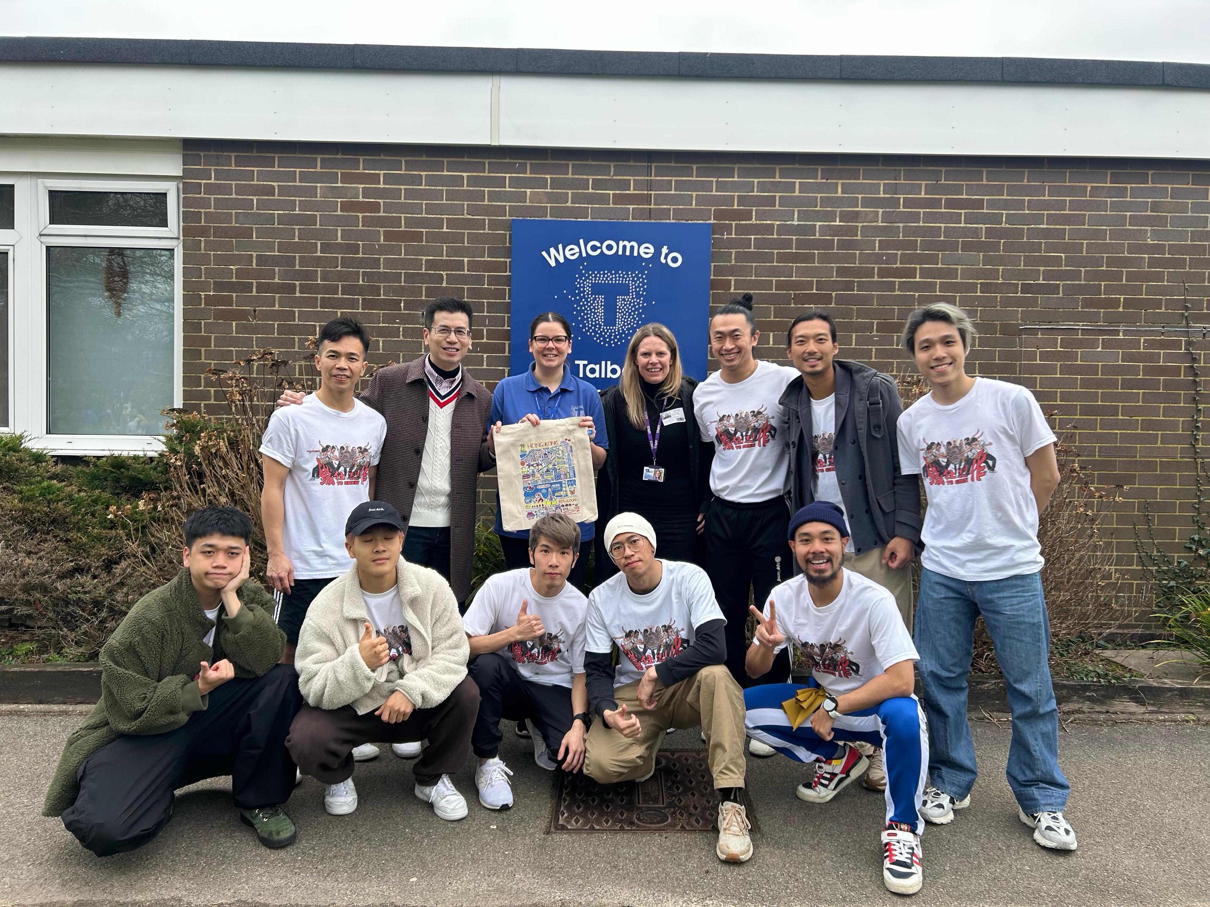 The Hong Kong Economic and Trade Office, London (London ETO) supported Hong Kong performance art group TS Crew's tour across three cities in the United Kingdom, namely, Bournemouth, Manchester and London. Photo shows the Director of the London ETO, Mr Gilford Law (back row, second left); the Young People's Producer (Schools) of Pavilion Dance South West, Ms Amy Reynolds (back row, fourth left), the representative of the Talbot Primary School in Bournemouth (back row, third left) and members of TS Crew. 