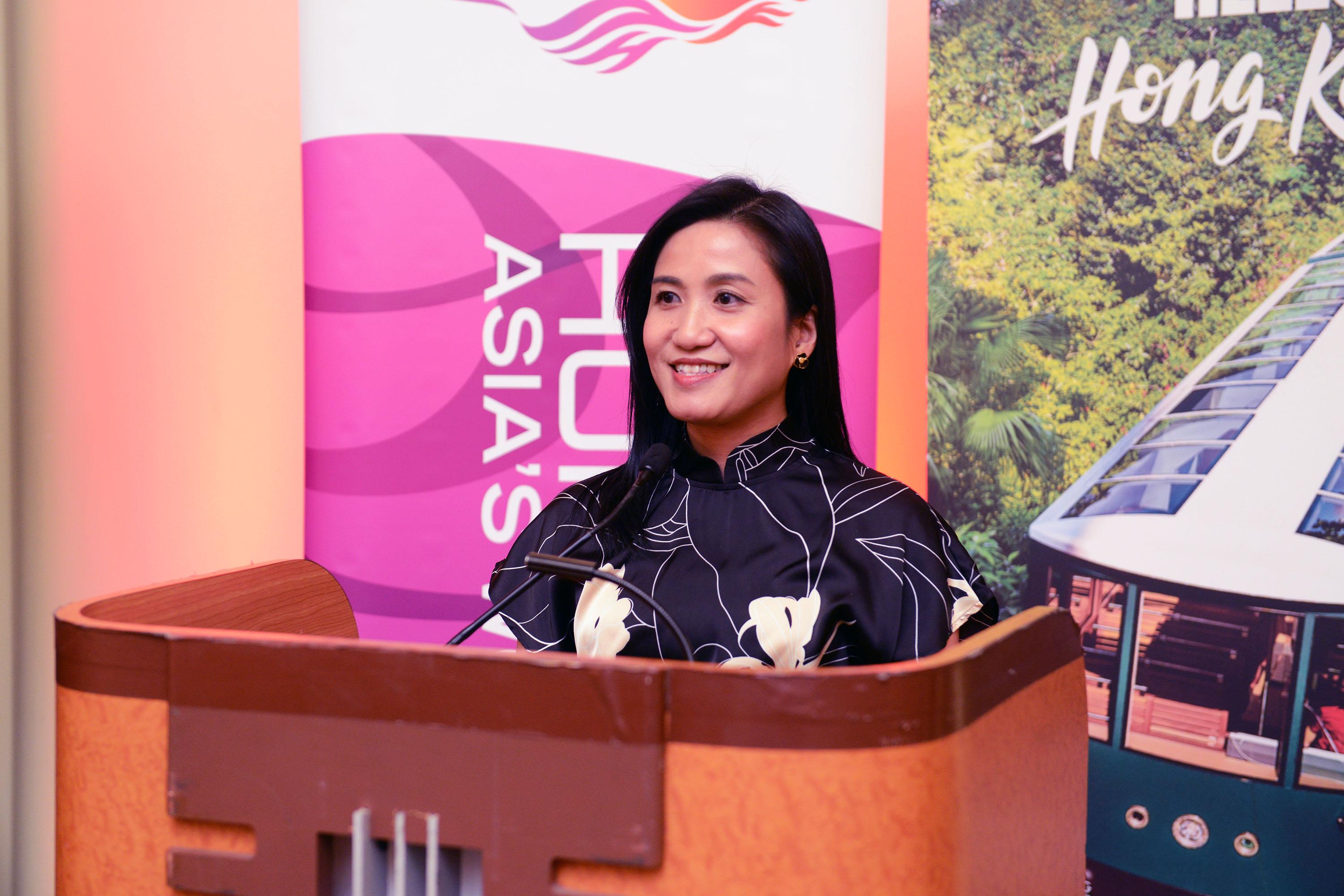 The Hong Kong Economic and Trade Office (Toronto) (Toronto ETO) and the Hong Kong Tourism Board (Canada) held a joint spring reception in Toronto today (February 8, Toronto time). Photo shows the Director of the Toronto ETO, Ms Emily Mo, delivering her welcoming remarks.