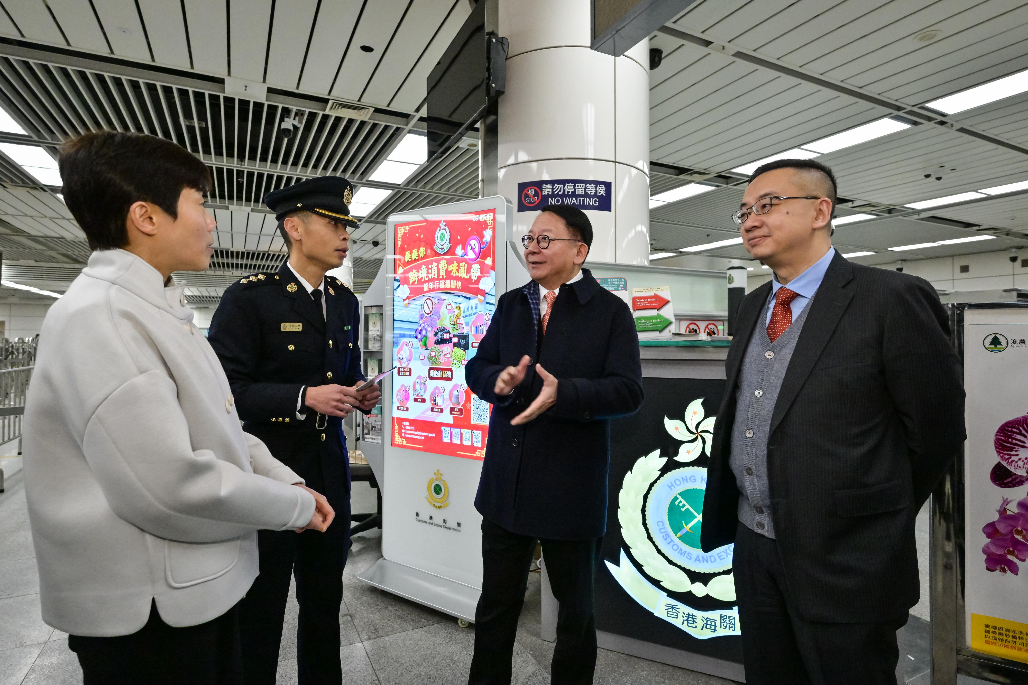 The Chief Secretary for Administration, Mr Chan Kwok-ki (second right), accompanied by the Commissioner of Customs and Excise, Ms Louise Ho (first left), and the Director of Immigration, Mr Benson Kwok (first right), visits the Shenzhen Bay Control Point to inspect its operations and receive a briefing from colleagues of the Customs and Excise Department today (February 10), on the first day of the Lunar New Year. He also thanks all the colleagues who are on duty during the Lunar New Year holidays.  
