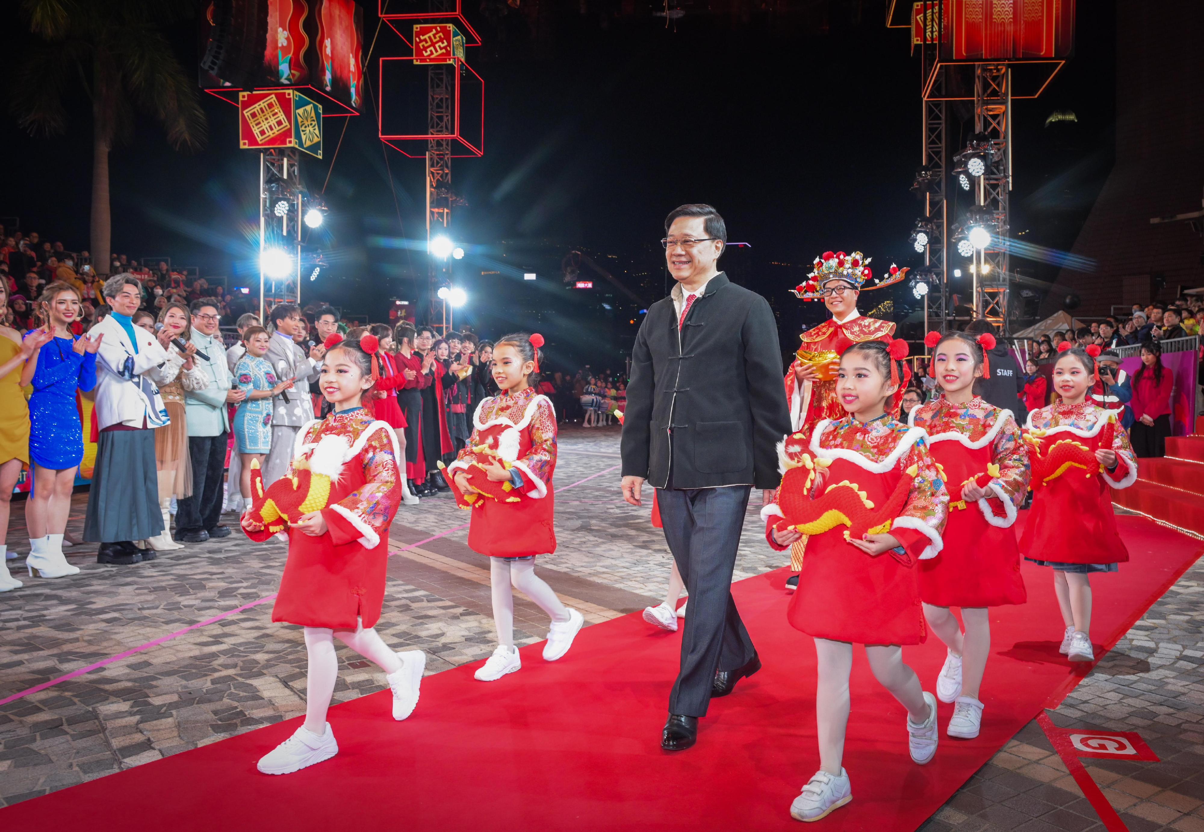 The Chief Executive, Mr John Lee, attended the 2024 International Chinese New Year Night Parade tonight (February 10).