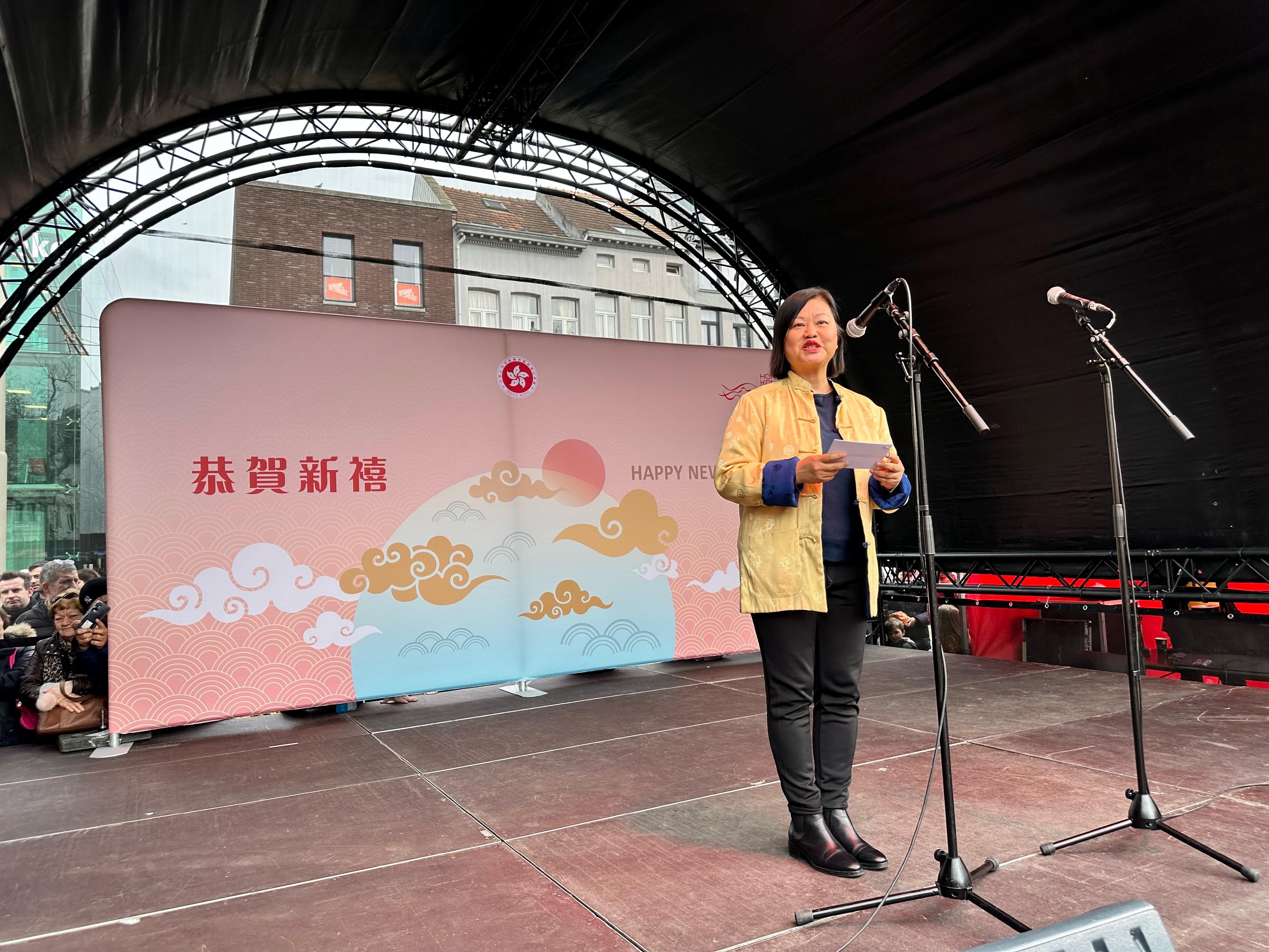 The Special Representative for Hong Kong Economic and Trade Affairs to the European Union, Ms Shirley Yung, spoke to the crowds attending the "Legends of Lion Dance" 2024 in Antwerp, Belgium on February 10 (Antwerp time).
