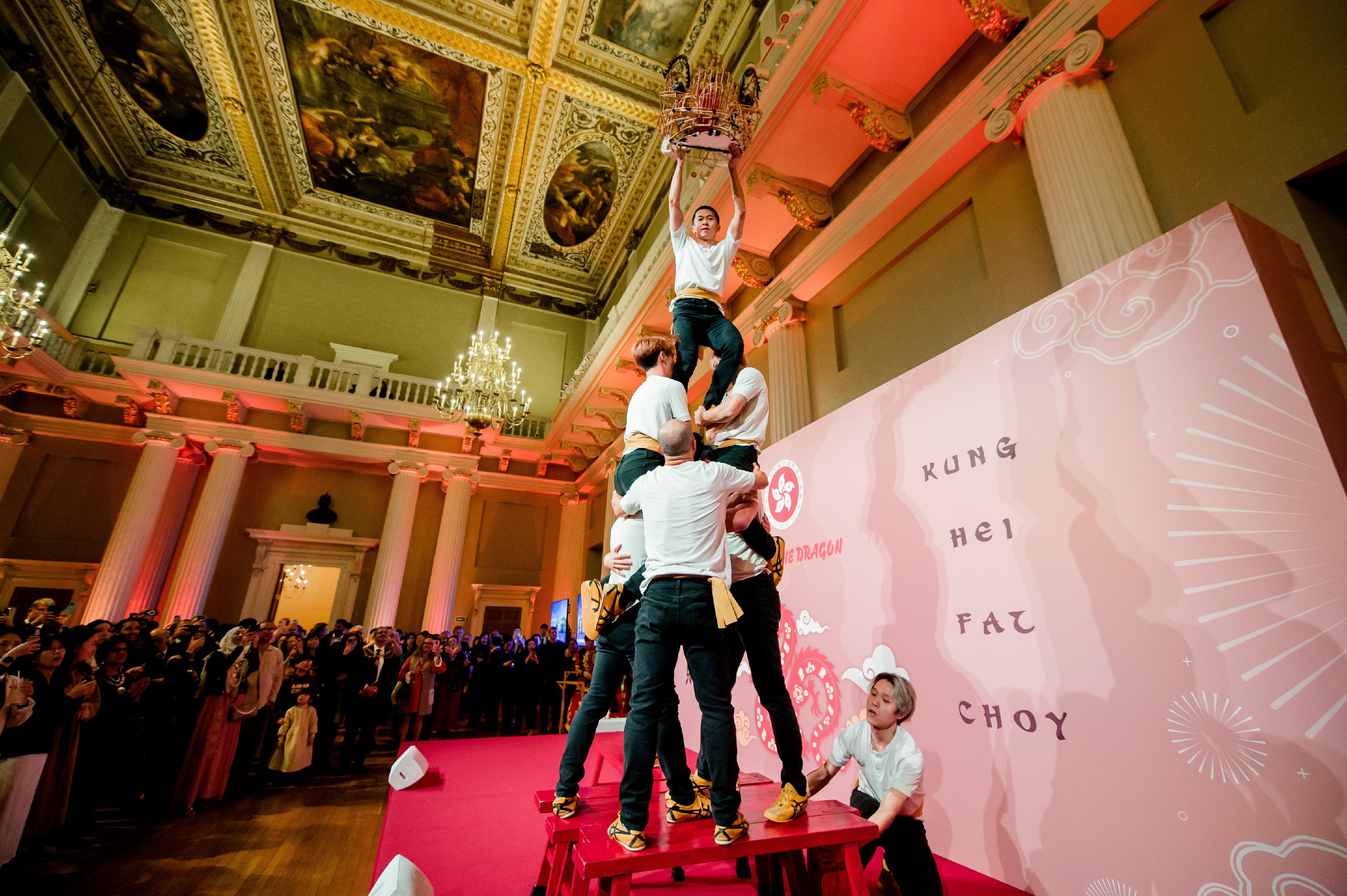 The Hong Kong Economic and Trade Office, London greeted the Year of the Dragon in the United Kingdom by hosting a celebratory reception at Banqueting House, Whitehall, in London on February 13 (London time). Photo shows the Hong Kong contemporary lion dance group TS Crew performing at the reception.
