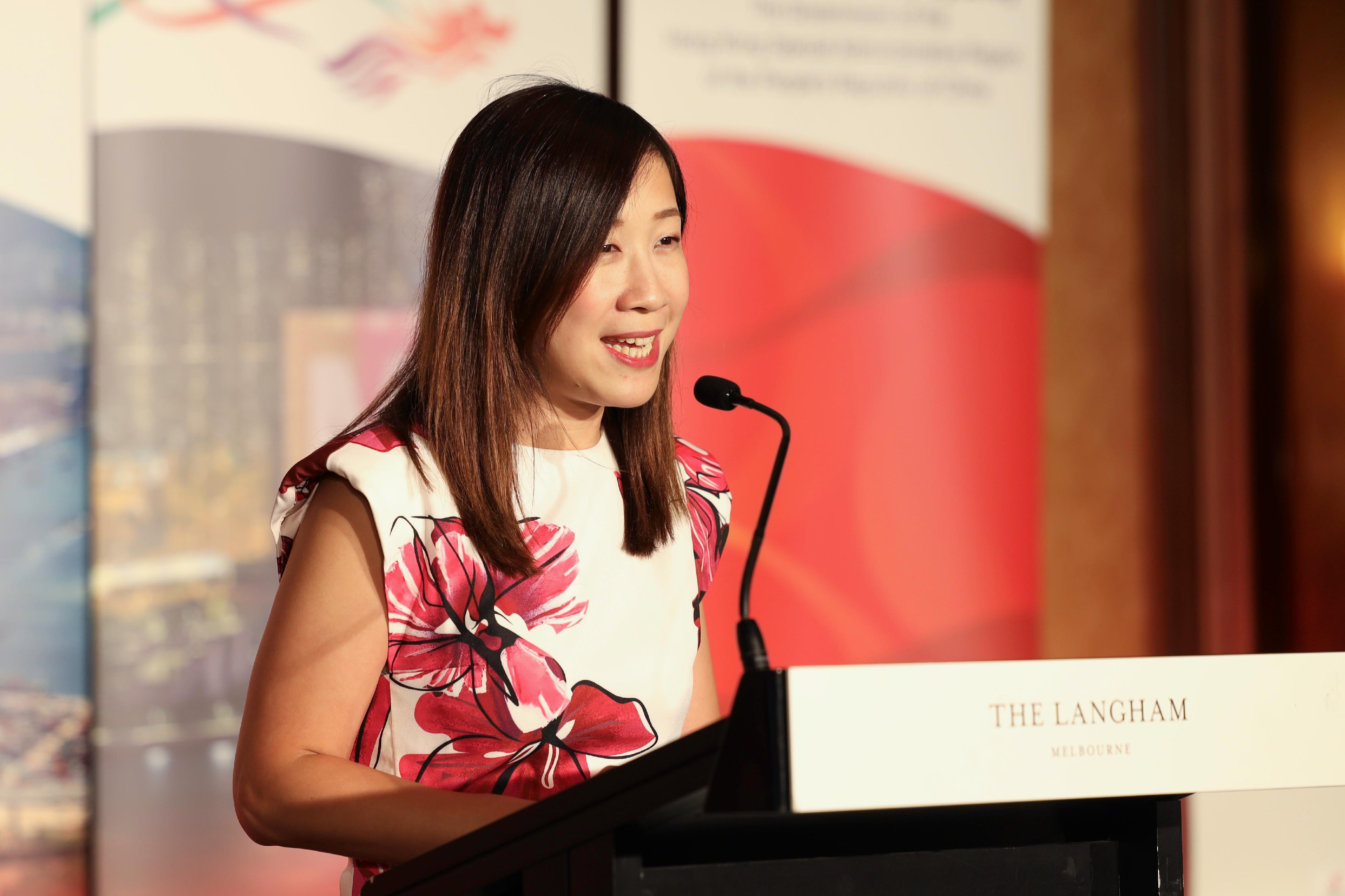 The Director of the Hong Kong Economic and Trade Office, Sydney, Miss Trista Lim, delivers a welcoming speech at the reception held in Melbourne, Australia, yesterday (February 15).