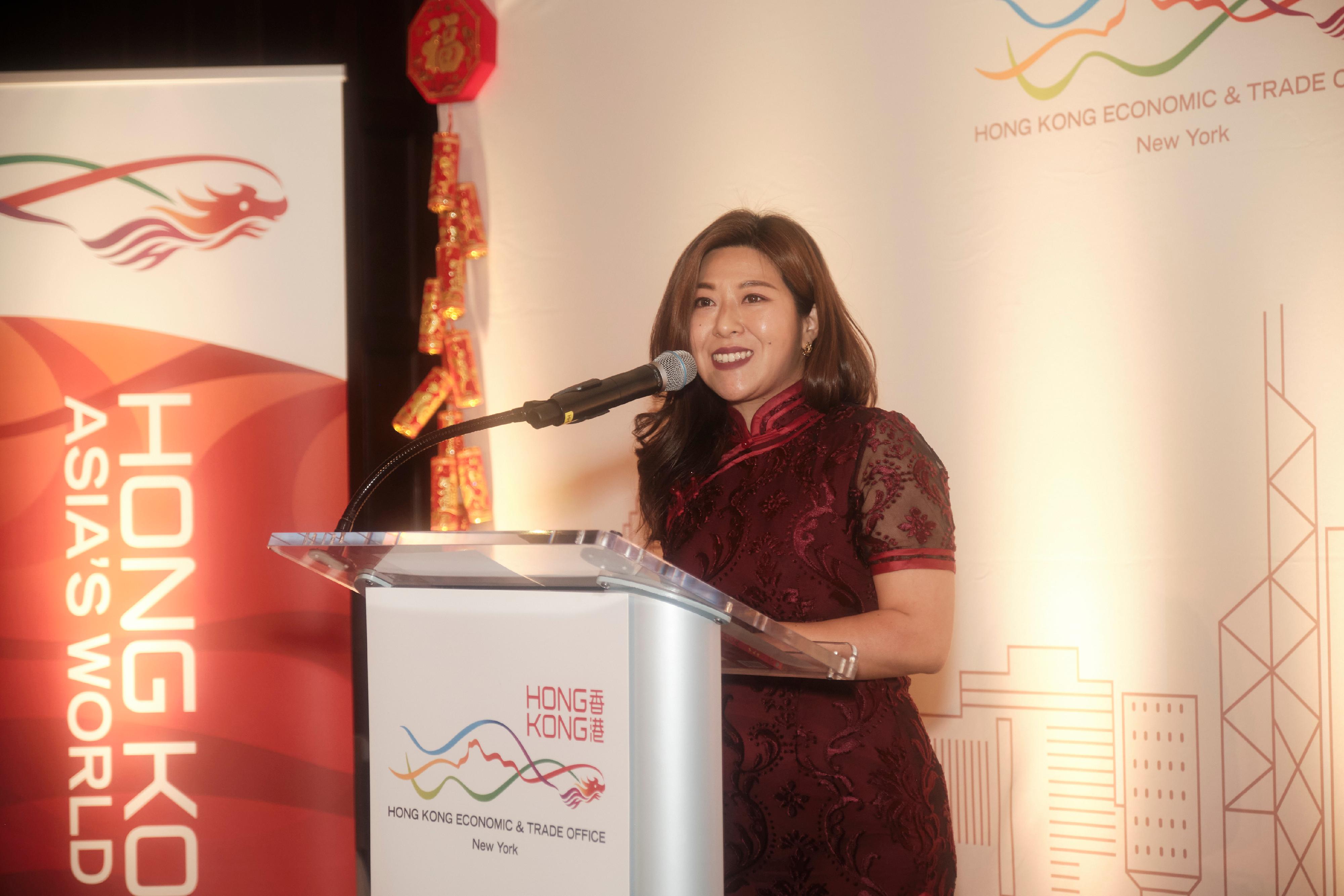 The Hong Kong Economic and Trade Office in New York (HKETONY) hosted its spring reception in New York on February 15 (New York time) to celebrate the Year of the Dragon. Photo shows the Director of HKETONY, Ms Maisie Ho, delivering the welcome remarks.