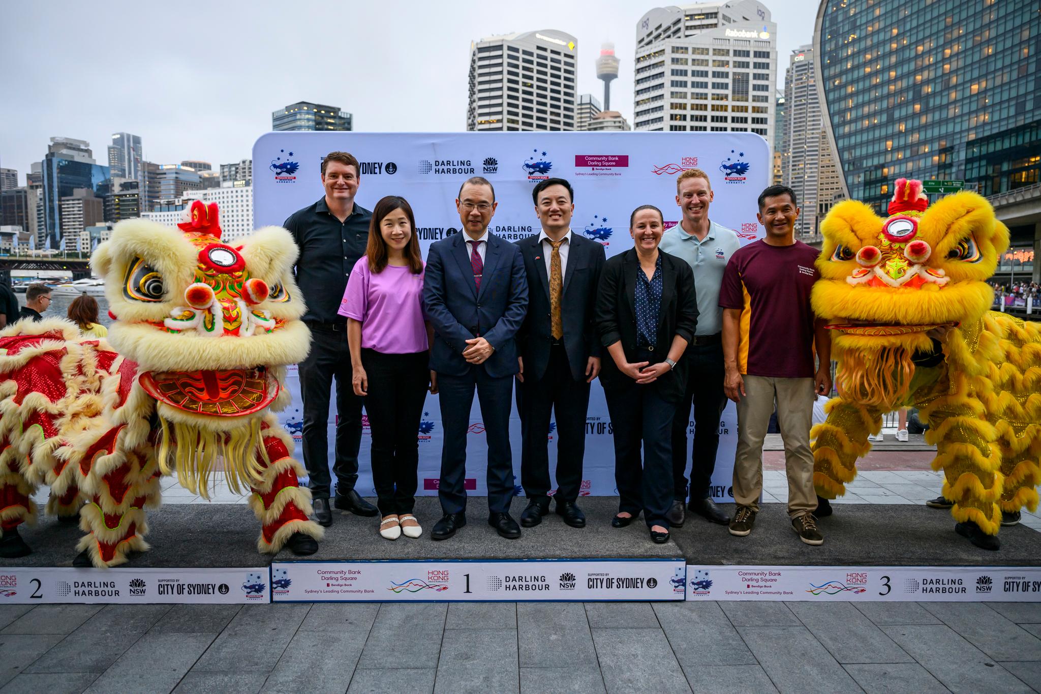 The Hong Kong Economic and Trade Office, Sydney (Sydney ETO) participated in the Sydney Lunar New Year Dragon Boat Festival held in Sydney, Australia, from February 16 to 18. Photo shows the Acting Consul General of the People's Republic of China in Sydney, Mr Yu Jie (centre); the Director of the Sydney ETO, Miss Trista Lim (second left); the Deputy Lord Mayor of the City of Sydney, Mr Robert Kok (third left); the Chief Executive Officer of Dragon Boats New South Wales, Mr David Krantz (second right), and other guests at the award presentation ceremony on February 16.



