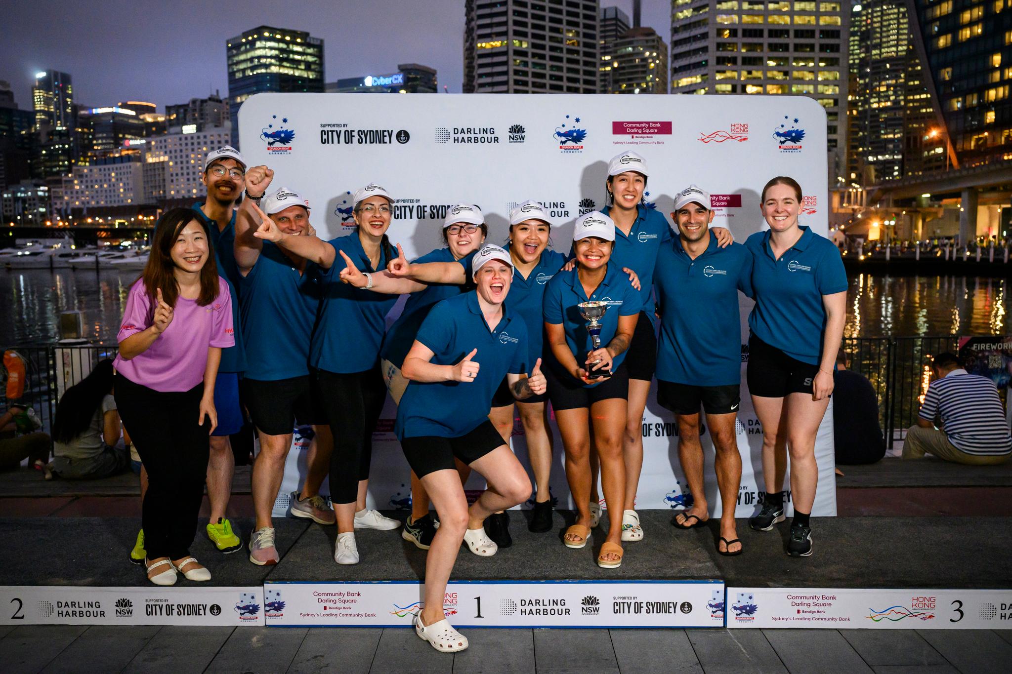 The Hong Kong Economic and Trade Office, Sydney (Sydney ETO) participated in the Sydney Lunar New Year Dragon Boat Festival held in Sydney, Australia, from February 16 to 18. The Director of the Sydney ETO, Miss Trista Lim (first left), presented a trophy to the winning team of the Hong Kong Metropolis Cup on February 16.

