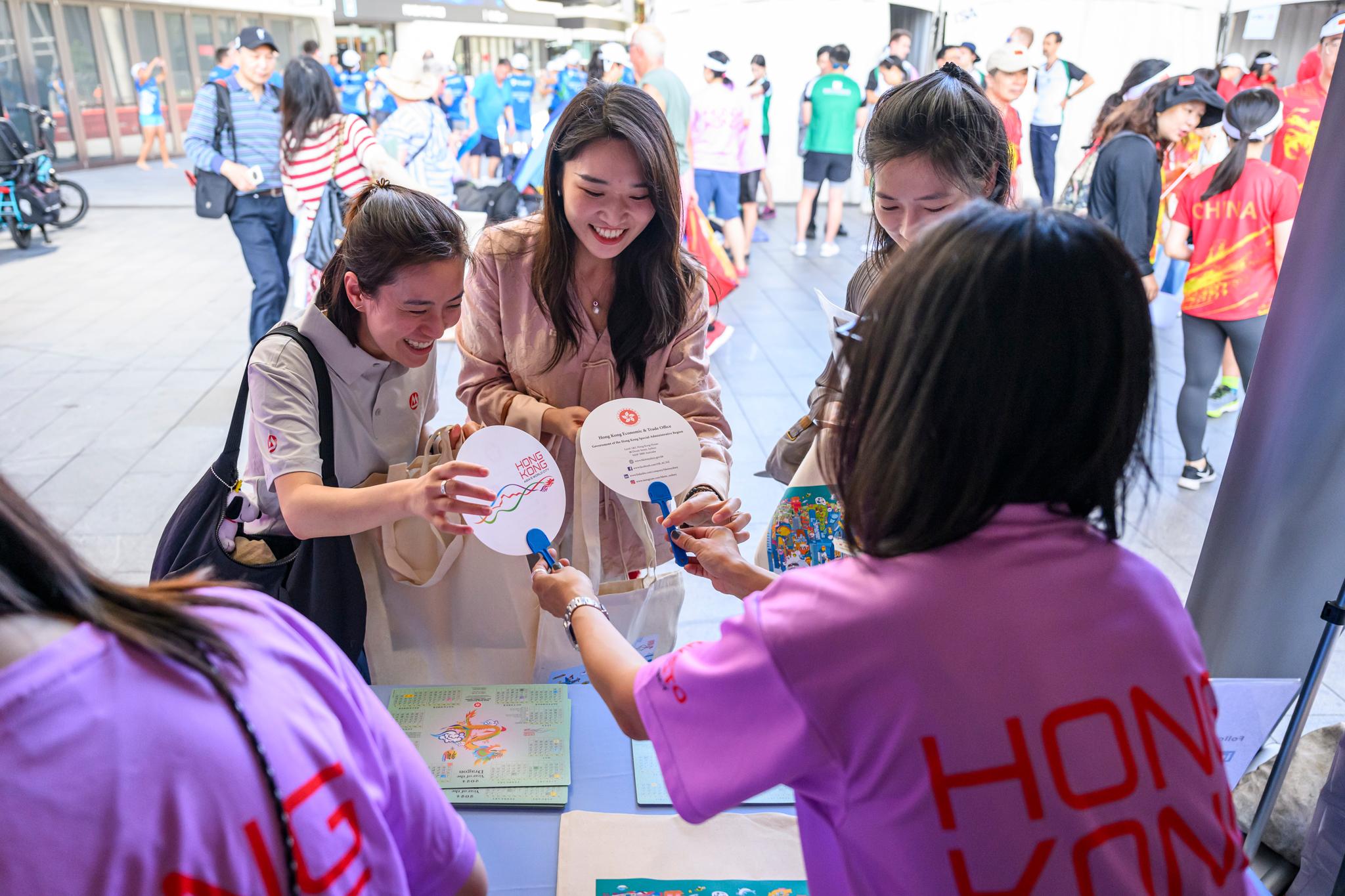 The Hong Kong Economic and Trade Office, Sydney set up a marquee during the Sydney Lunar New Year Dragon Boat Festival from February 16 to 18 to promote the latest developments in Hong Kong. Souvenirs carrying the Brand Hong Kong theme were very well received.


