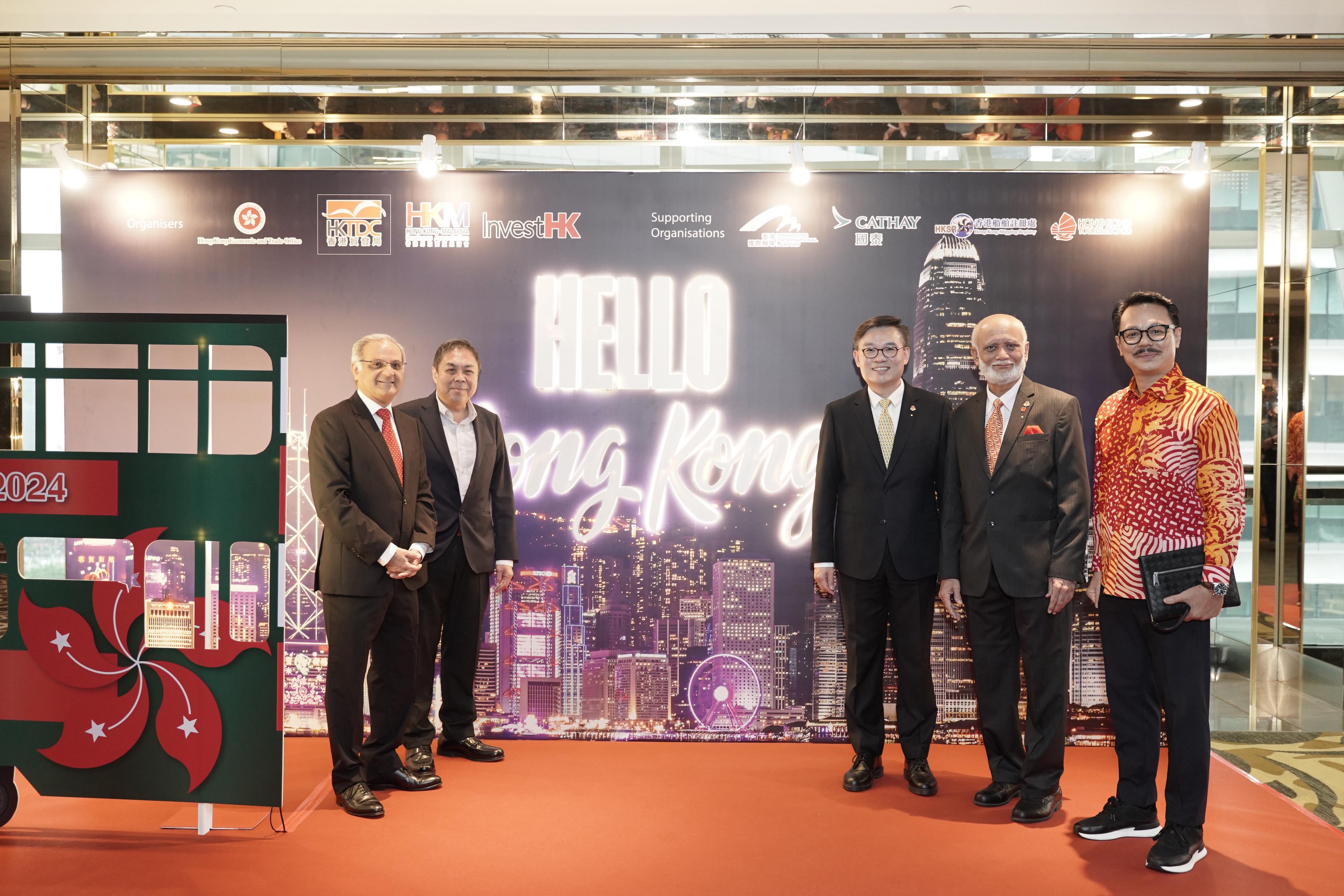The Hong Kong Economic and Trade Office, Jakarta (HKETO Jakarta) today (February 20) hosted a Chinese New Year dinner in Kuala Lumpur, Malaysia. Photo shows guests at the thematic booth set up by the HKETO Jakarta in collaboration with the Hong Kong Tourism Board.