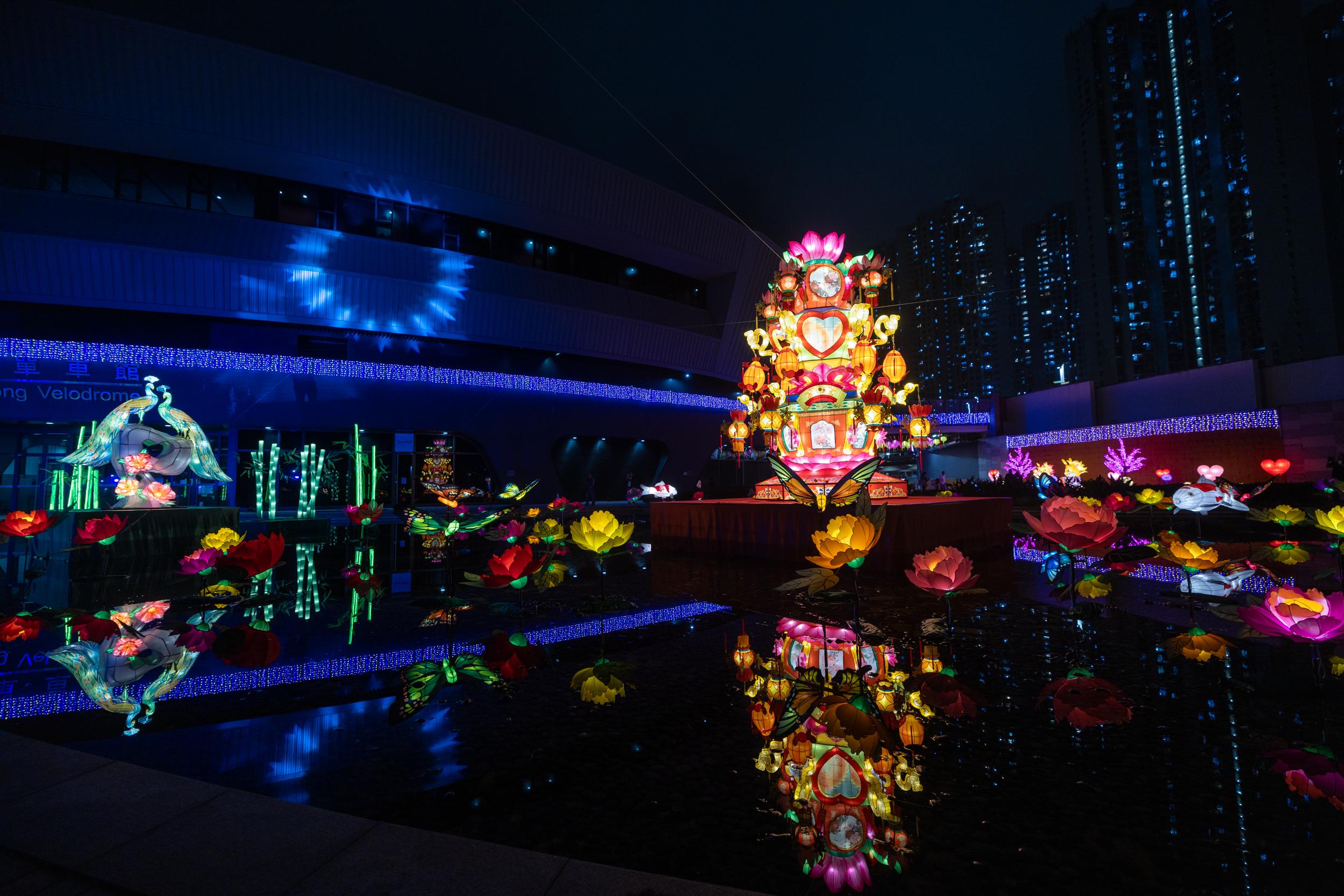 To celebrate the festive season with the public, the Leisure and Cultural Services Department is presenting the Lunar New Year Lantern Carnivals at the Hong Kong Cultural Centre Piazza, Hong Kong Velodrome Park, Tin Shui Wai Park and Ginza Square from today (February 20) until February 25. Picture shows colourful lanterns at Hong Kong Velodrome Park. 