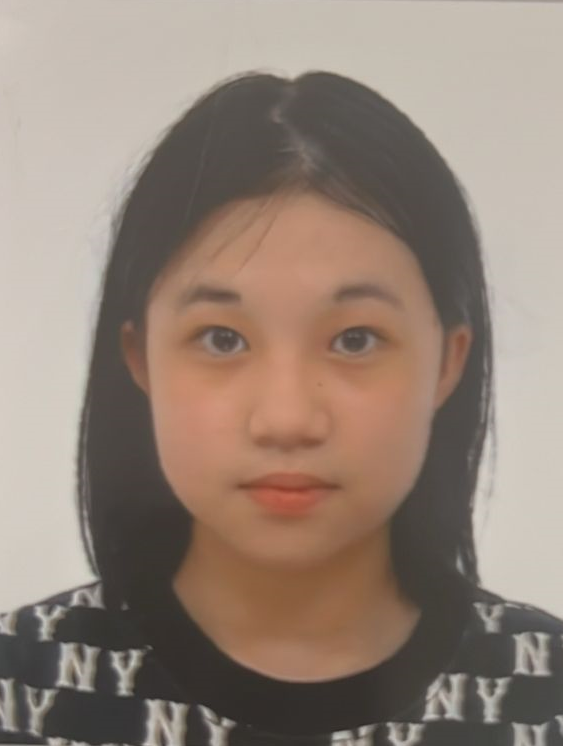 Chung Wing-man, aged 12, is about 1.51 metres tall, 50 kilograms in weight and of normal build. She has a round face with yellow complexion and long black hair. She was last seen wearing a black long-sleeved sweater, black trousers and white shoes.