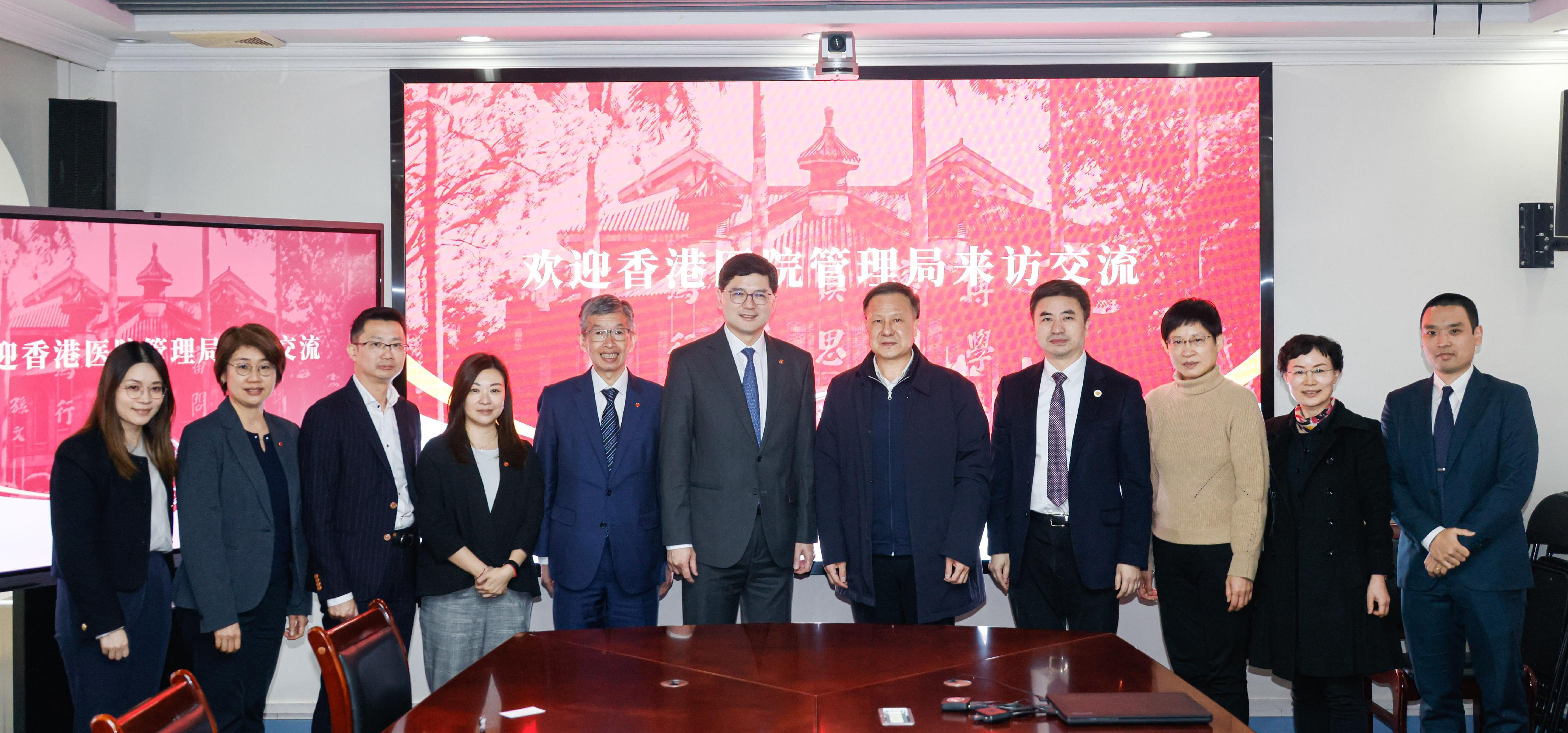 The Hospital Authority (HA) delegation led by the Chief Executive of the HA, Dr Tony Ko (sixth left), visited the Sun Yat-sen University and its First Affiliated Hospital in Guangzhou today (February 23) to promote healthcare talents exchange in the Greater Bay Area (GBA), and introduced to management representatives led by the Executive Vice President of Sun Yat-sen University (SYSU) and the President of The First Affiliated Hospital, SYSU,  Professor Xiao Haipeng, (fifth right) the implementation of the Global Healthcare Talent Scheme and related exchange programmes in the GBA.  