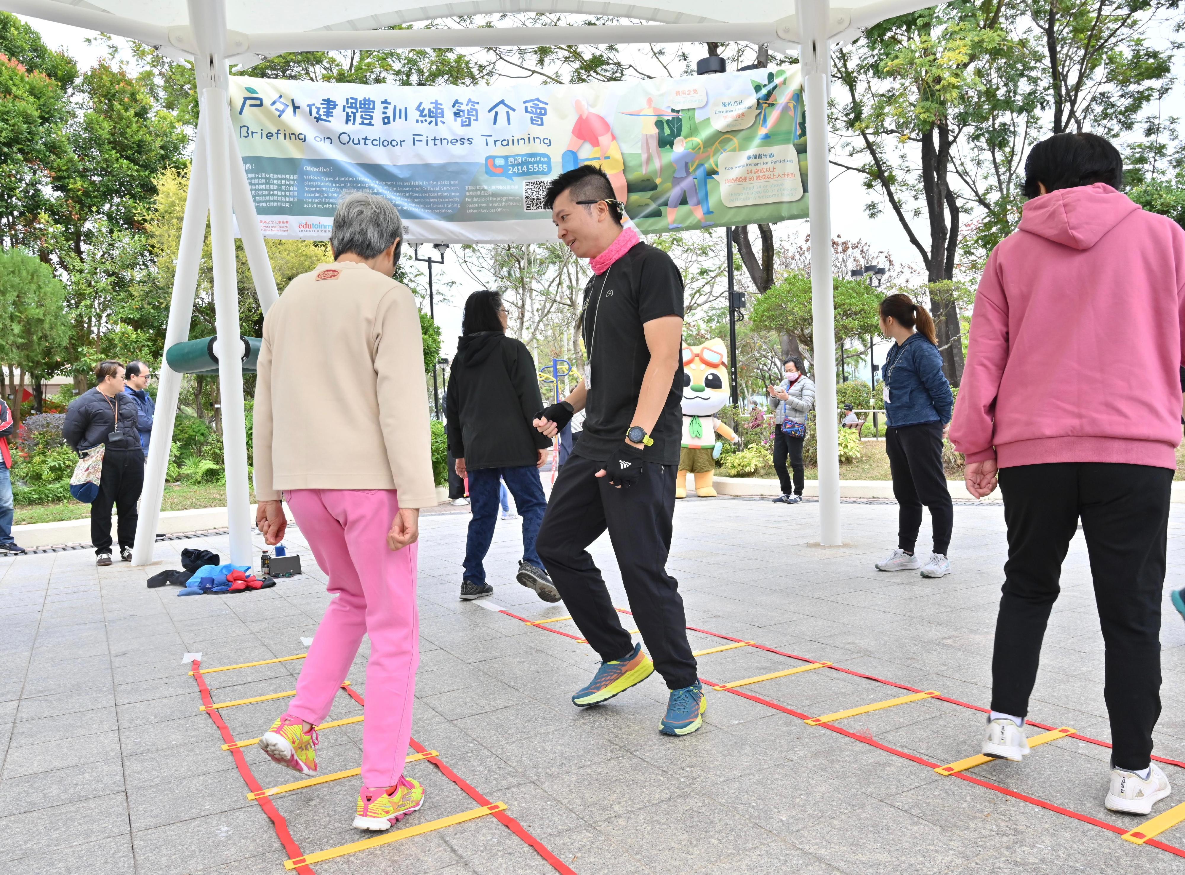 The Leisure and Cultural Services Department (LCSD) will launch a series of caring programmes and measures for senior citizens, persons with disabilities and people in need. Photo shows a "Briefing on Outdoor Fitness Training" organised by LCSD, mainly targeting the elderly, at a fitness corner of a major park.