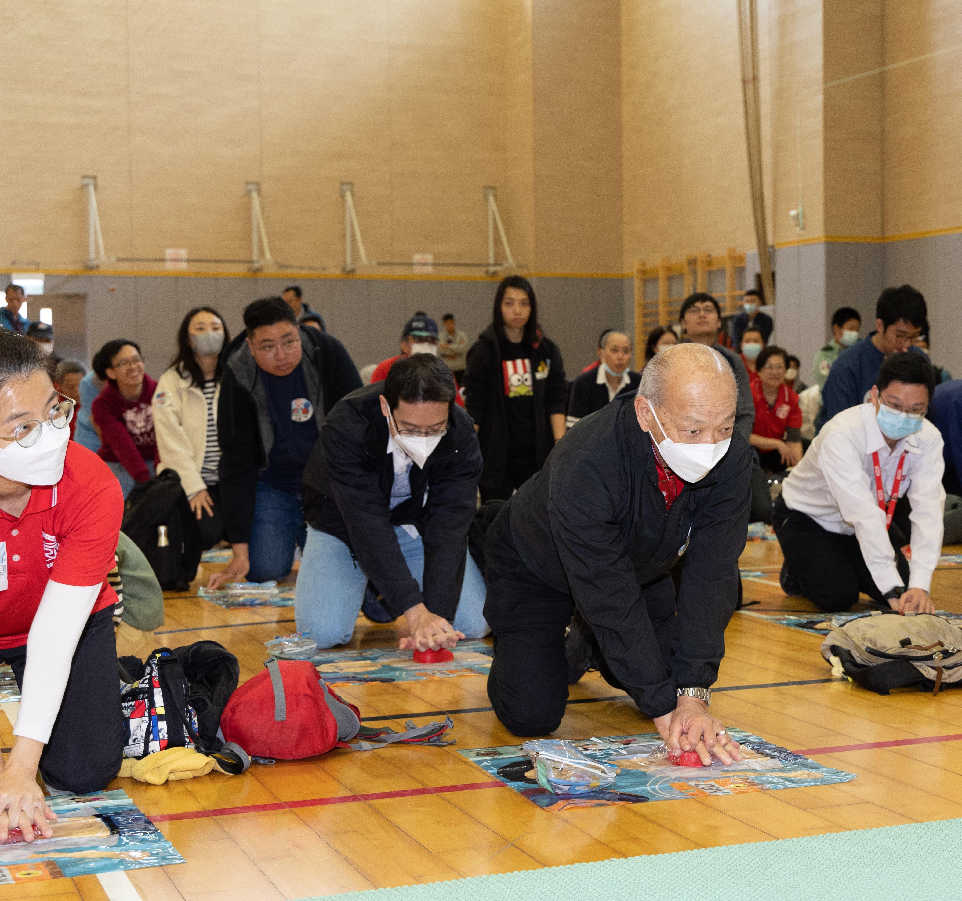 The Fire Services Department today (February 24) organised the AED Everywhere - Bus Companies United to Save Hearts event at the Fire and Ambulance Services Academy in Tseung Kwan O, appealing to all sectors of the community to install more automated external defibrillators (AED). Photo shows participants attending a workshop on cardiopulmonary resuscitation and the use of AED, becoming a member of the Resuscitation Alliance.