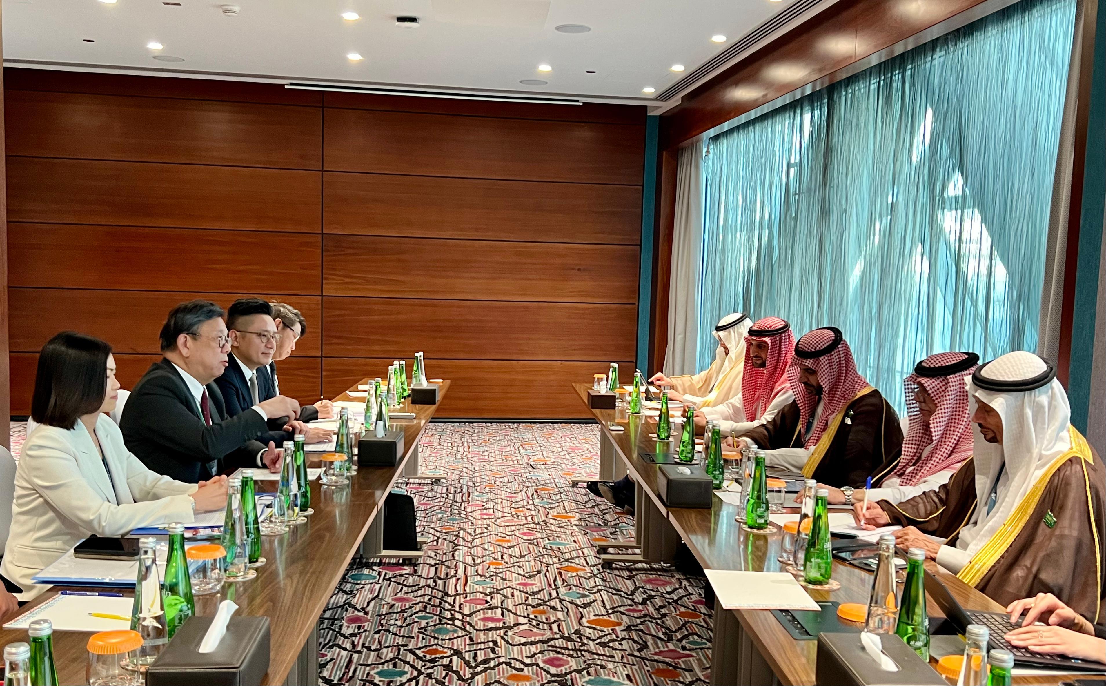 The Secretary for Commerce and Economic Development, Mr Algernon Yau (second left), held a bilateral meeting with the Minister of Commerce of Saudi Arabia, Dr Majid bin Abdullah Al Kassabi (second right), on the sidelines of the 13th World Trade Organization Ministerial Conference in Abu Dhabi, the United Arab Emirates, on February 26 (Abu Dhabi time) to exchange views on issues of mutual interest.