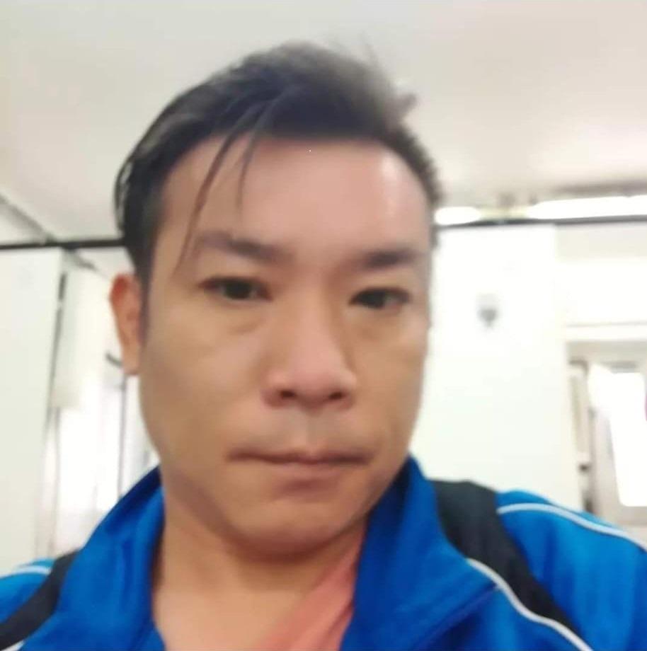 Chan Po-man, aged 41, is about 1.65 metres tall, 86 kilograms in weight and of fat build. He has a round face with yellow complexion and short black hair. He was last seen wearing a white shirt, blue jeans and brown slippers.
