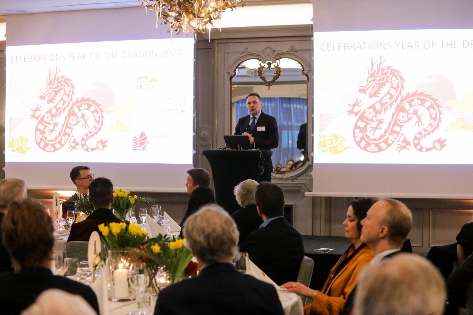 The Hong Kong Economic and Trade Office, London and the Norway-Hong Kong Chamber of Commerce cohosted a Year of the Dragon reception in Oslo, Norway, on February 27 (Oslo time). Photo shows the State Secretary of the Ministry of Trade, Industry and Fisheries in Norway, Mr Tore O Sandvik, delivering a speech at the reception.