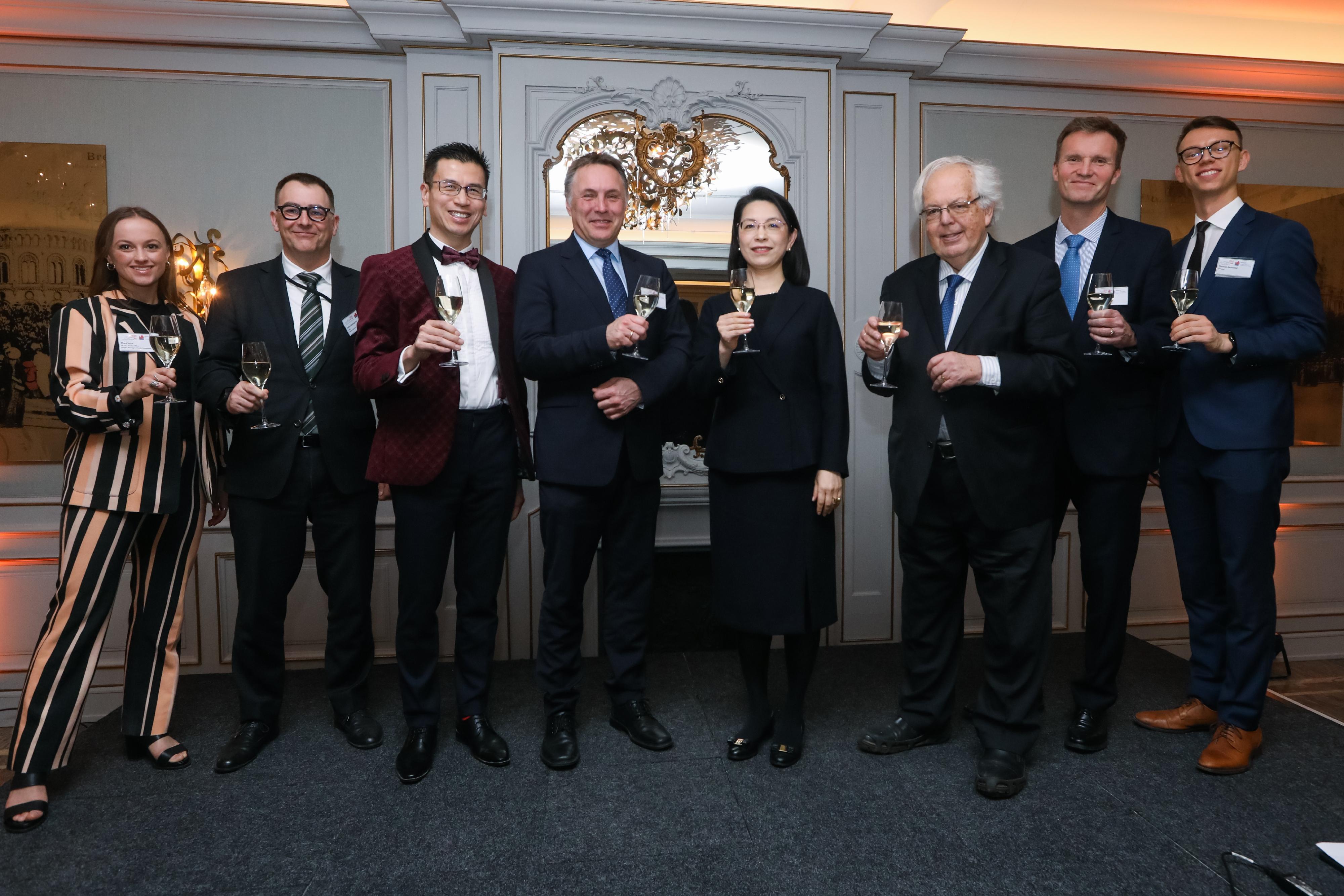 The Hong Kong Economic and Trade Office, London (London ETO) and the Norway-Hong Kong Chamber of Commerce cohosted a Year of the Dragon reception in Oslo, Norway, on February 27 (Oslo time). Photo shows (from left) the Senior Project Manager, Nordics of the Hong Kong Trade Development Council (London Office), Ms Thea Svith; the Senior Adviser of the Ministry of Foreign Affairs in Norway, Mr Otto Malmgren; the Director-General of the London ETO, Mr Gilford Law; the State Secretary of the Ministry of Trade, Industry and Fisheries in Norway, Mr Tore O Sandvik; the Ambassador Extraordinary and Plenipotentiary and Head of Mission of the People's Republic of China to the Kingdom of Norway, Ms Hou Yue; the President of the Norway-Hong Kong Chamber of Commerce, Mr Rolf Willy Hansen; the Regional Director Asia and Middle East of Innovation Norway, Mr Ole Henaes and the Sales Executive of Emirates, Mr Thomas Aannestad toasting at the reception.